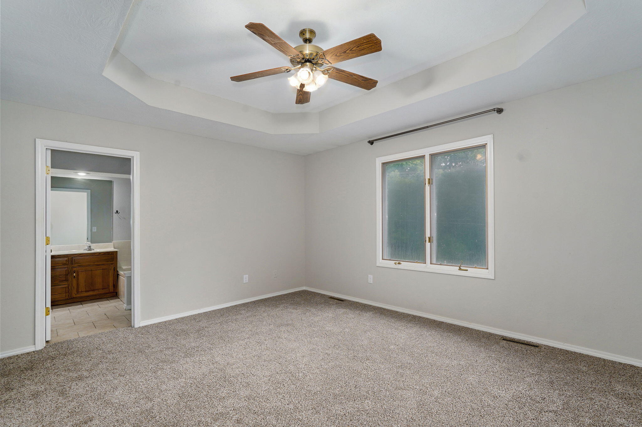 956 South Greentree Avenue Property Photo 14