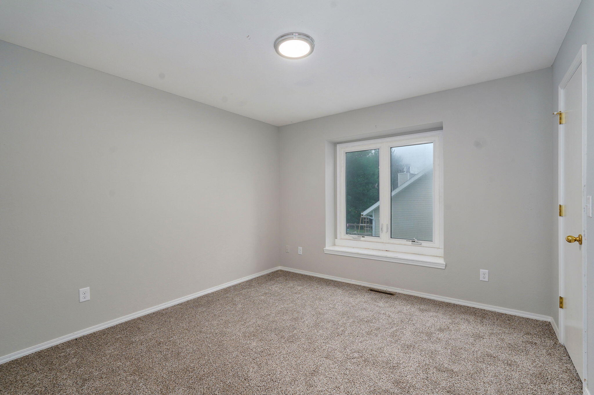 956 South Greentree Avenue Property Photo 24