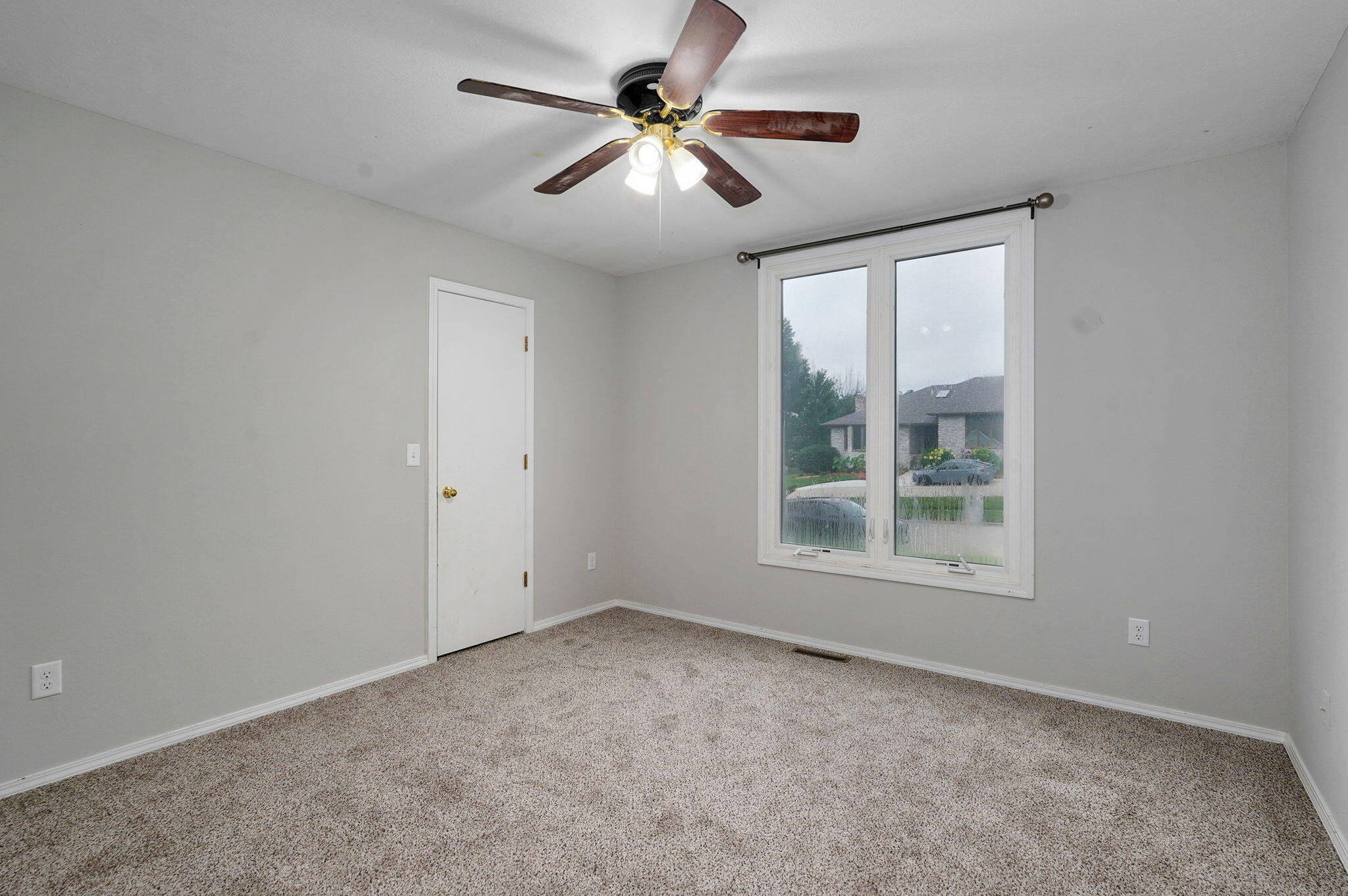 956 South Greentree Avenue Property Photo 26