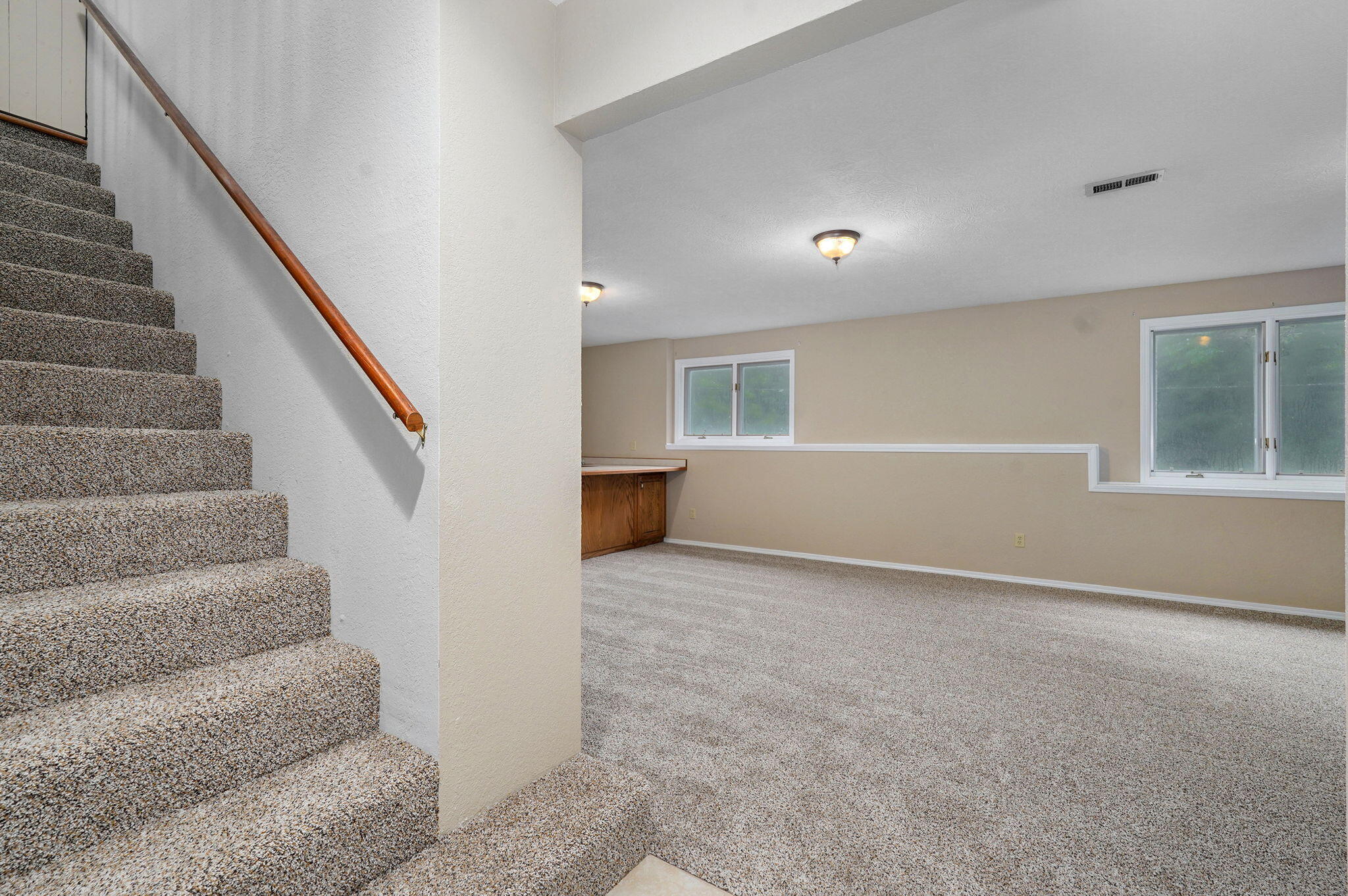 956 South Greentree Avenue Property Photo 28
