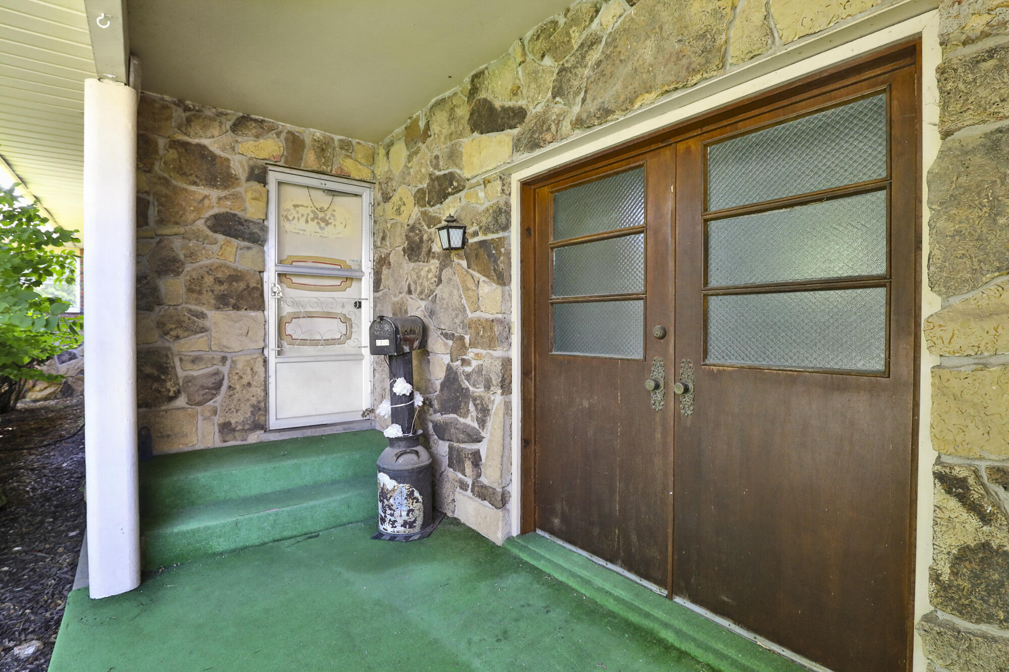 2114 East Walnut Street Property Photo 4