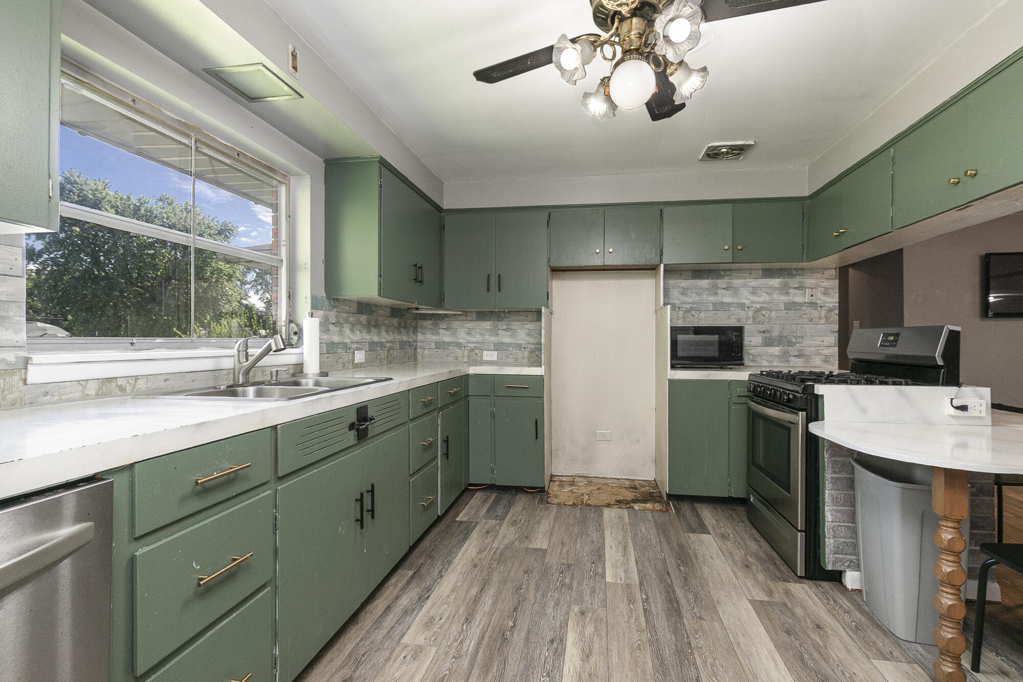 2114 East Walnut Street Property Photo 5