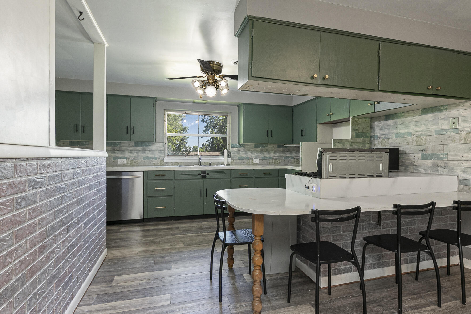 2114 East Walnut Street Property Photo 6