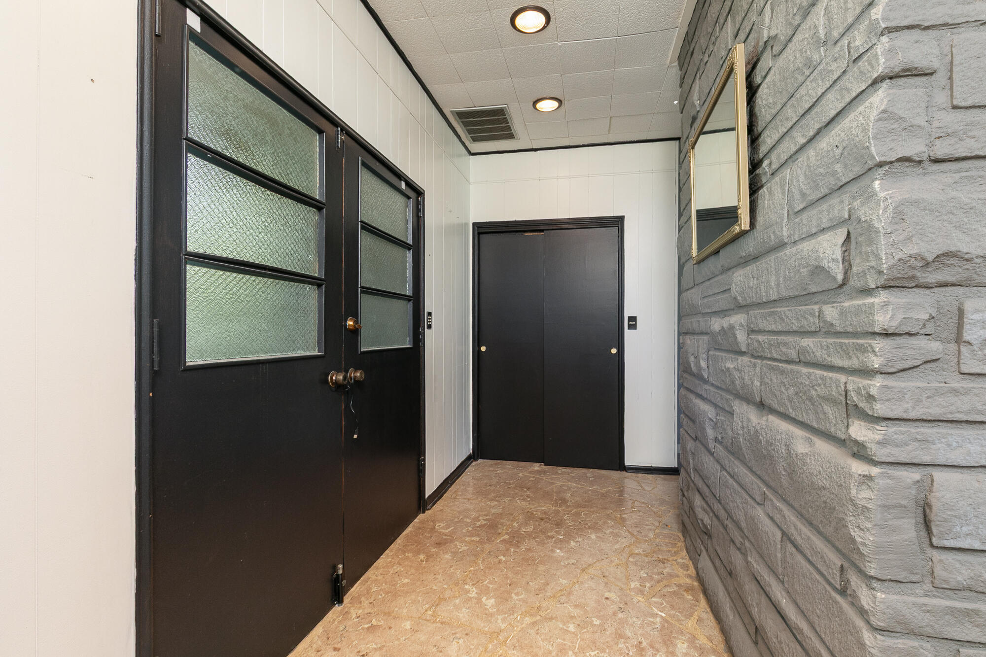 2114 East Walnut Street Property Photo 7