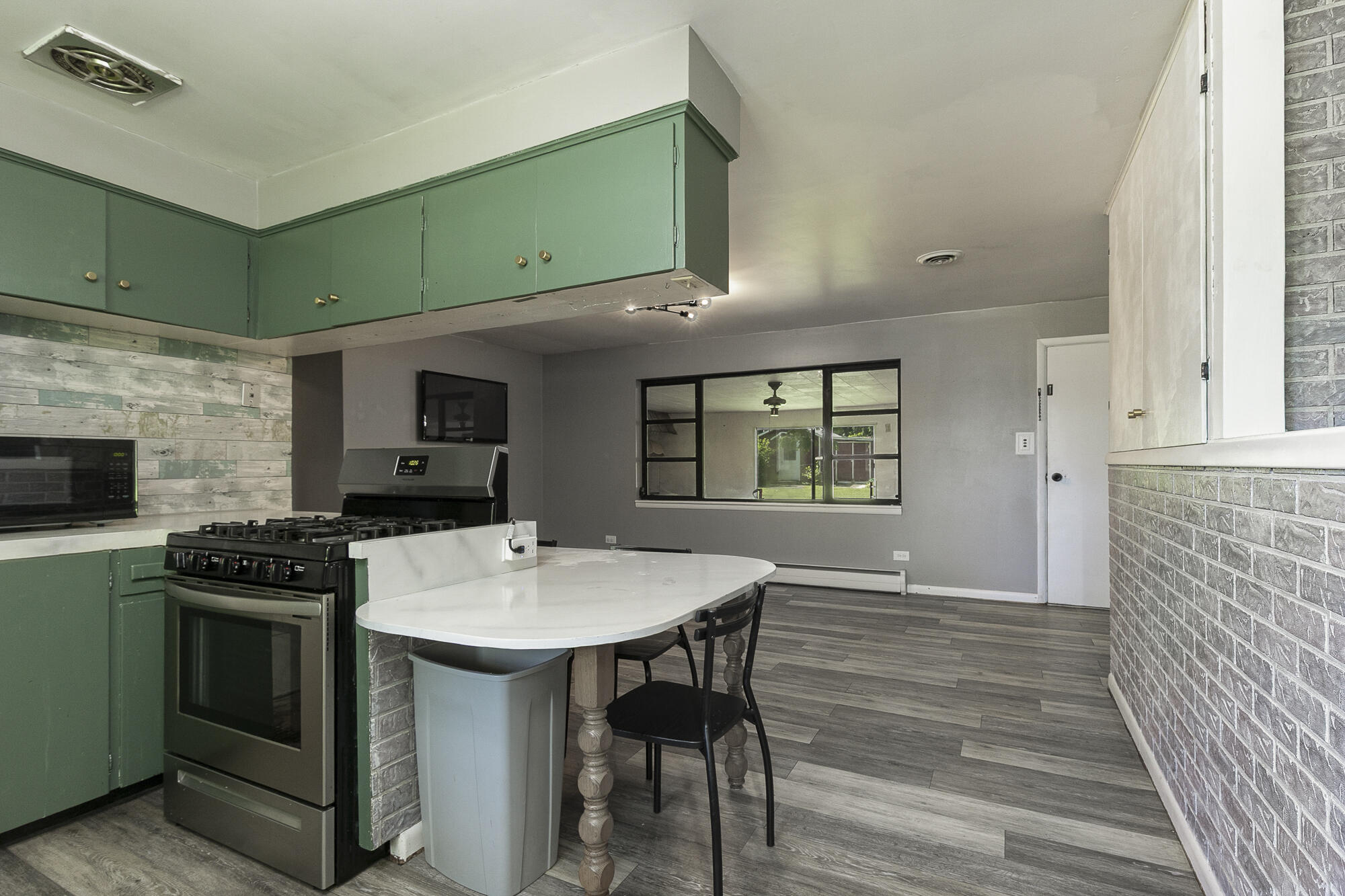 2114 East Walnut Street Property Photo 12