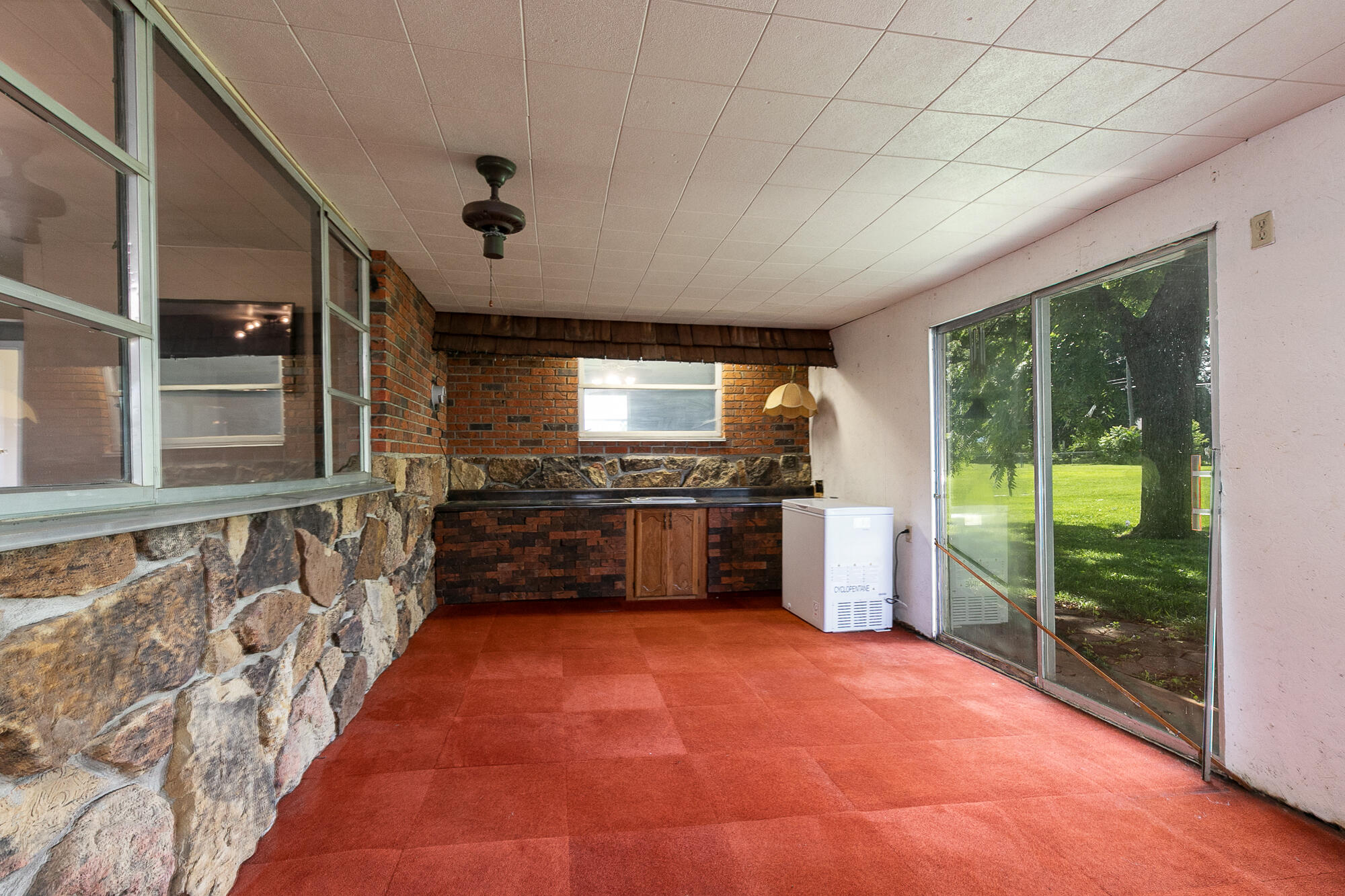 2114 East Walnut Street Property Photo 23