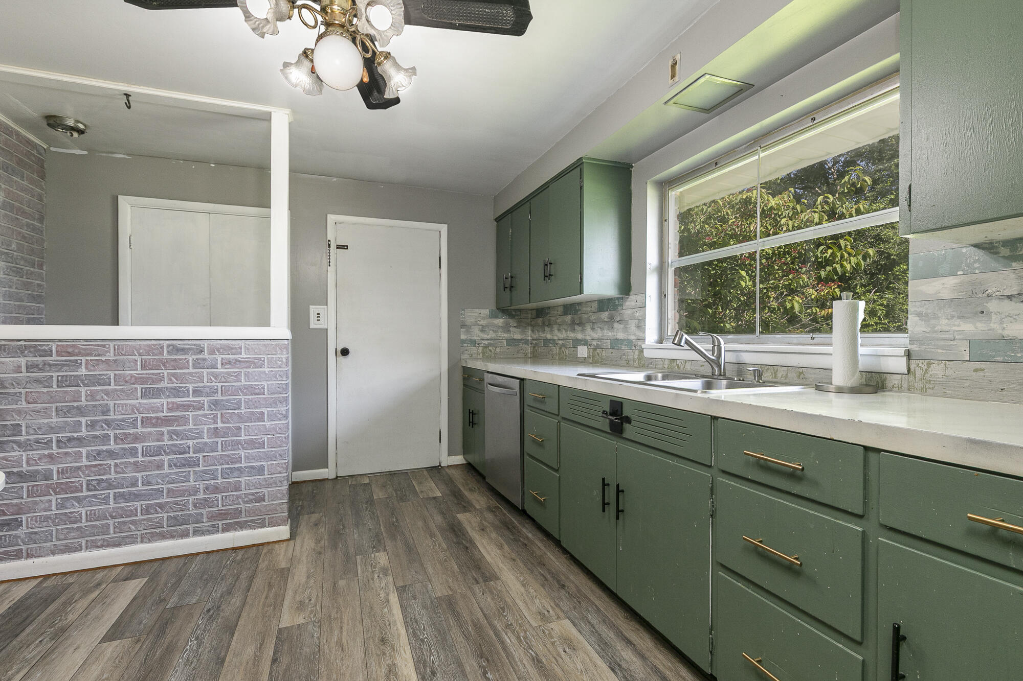 2114 East Walnut Street Property Photo 24