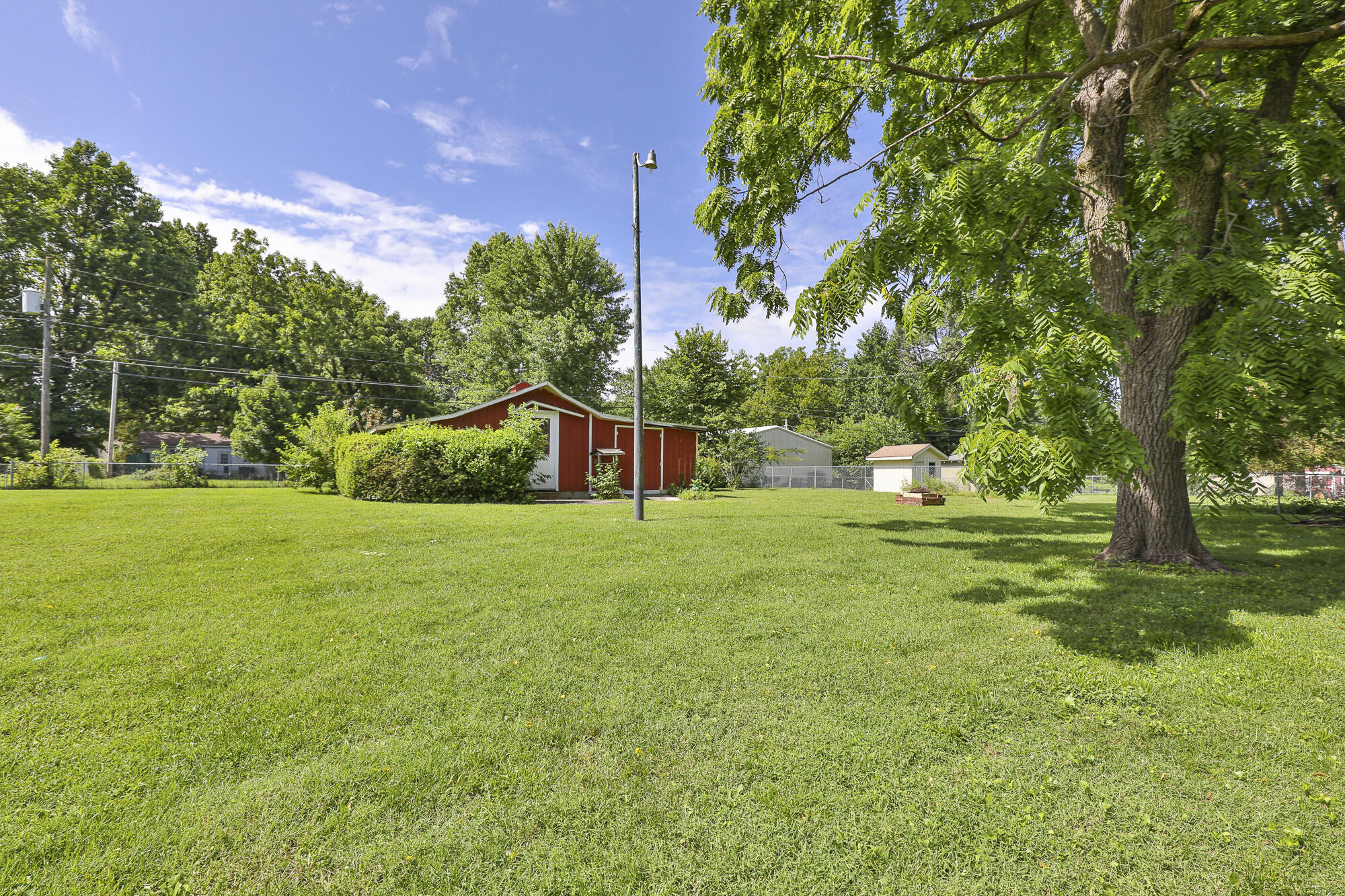 2114 East Walnut Street Property Photo 34