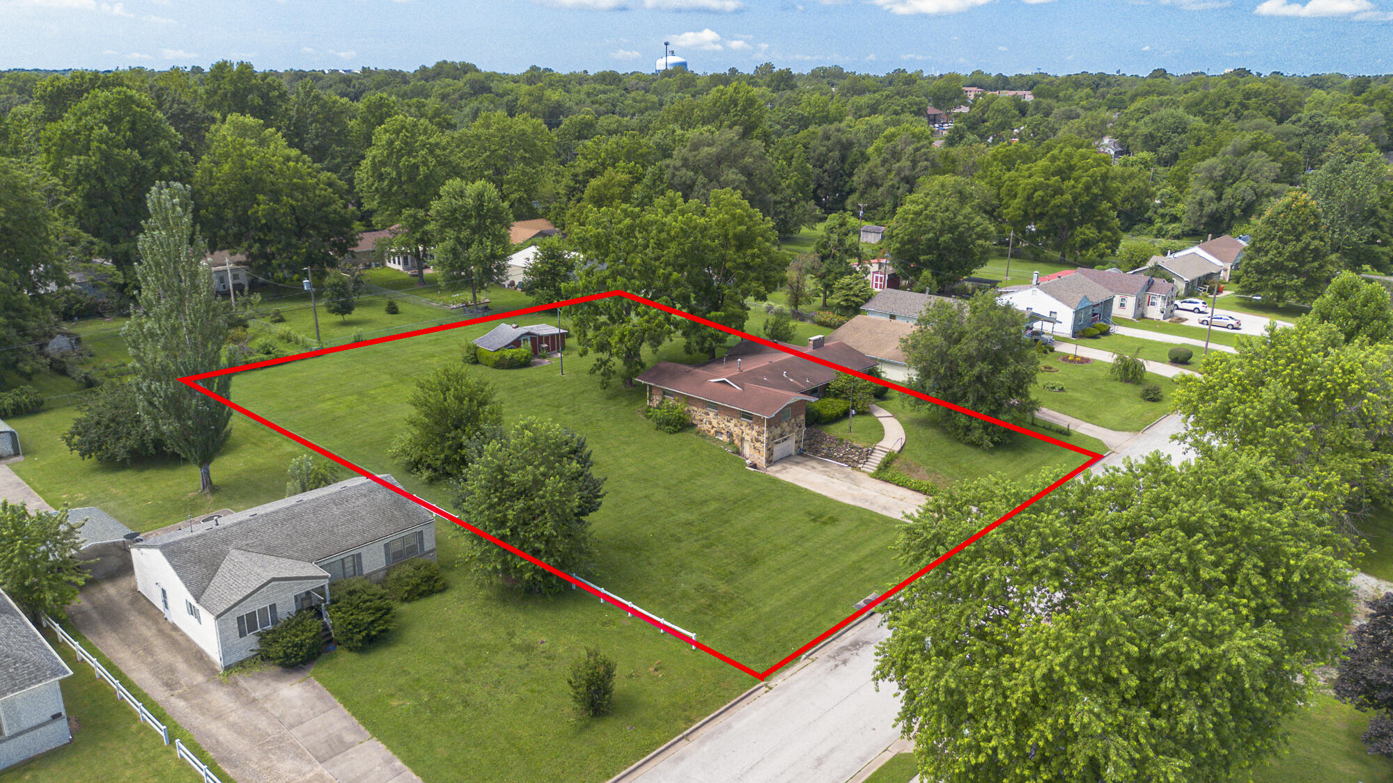 2114 East Walnut Street Property Photo 38