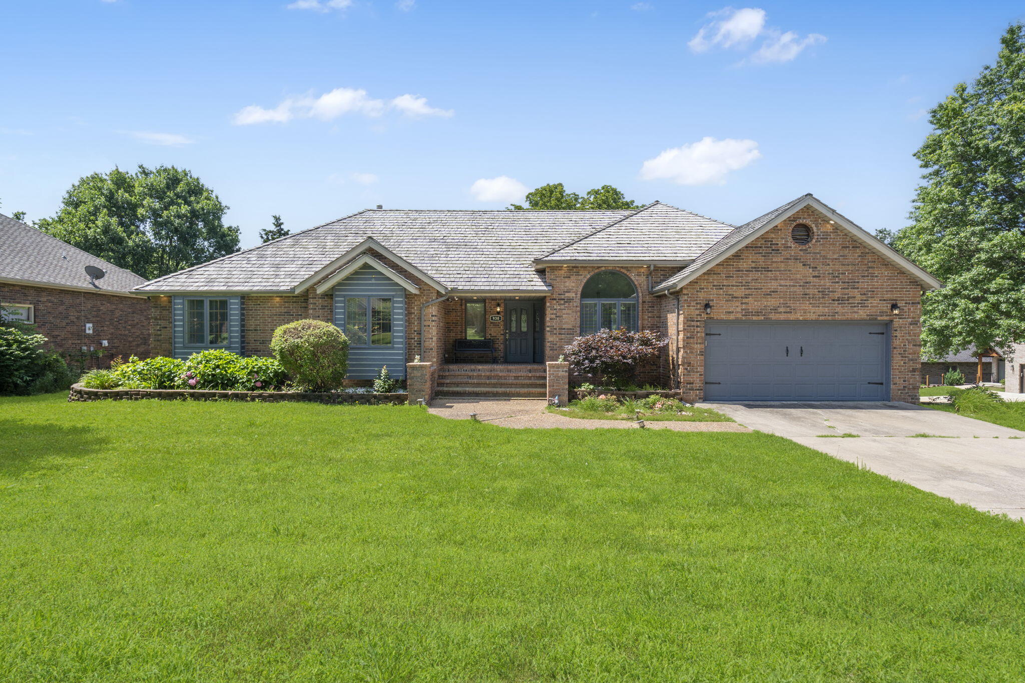 930 West Sherwood Drive