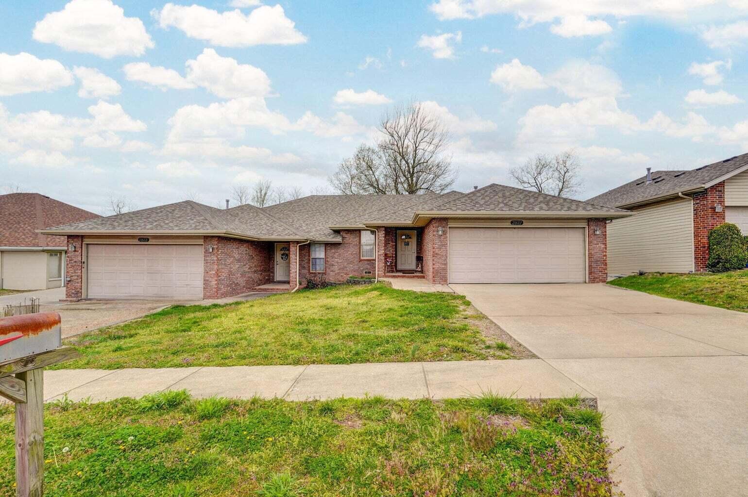 3921-3923 Timbercreek Avenue Property Photo 1