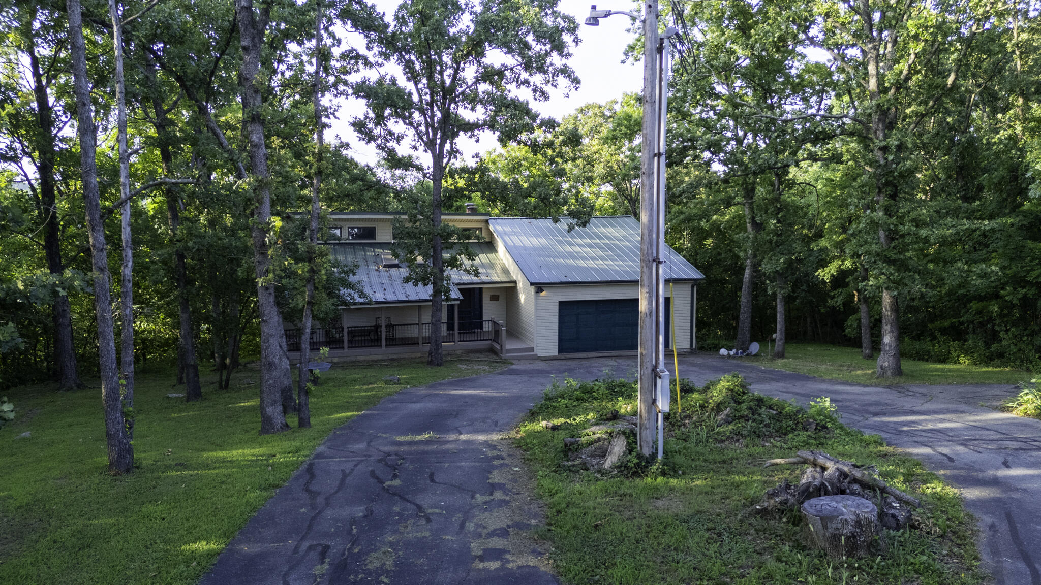 1352 East 400 Road Property Photo 1