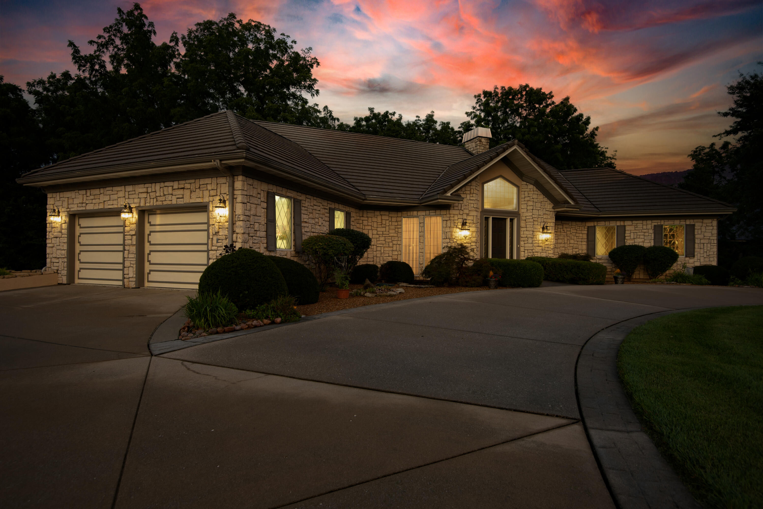 458 South Oaks Drive Property Photo 1