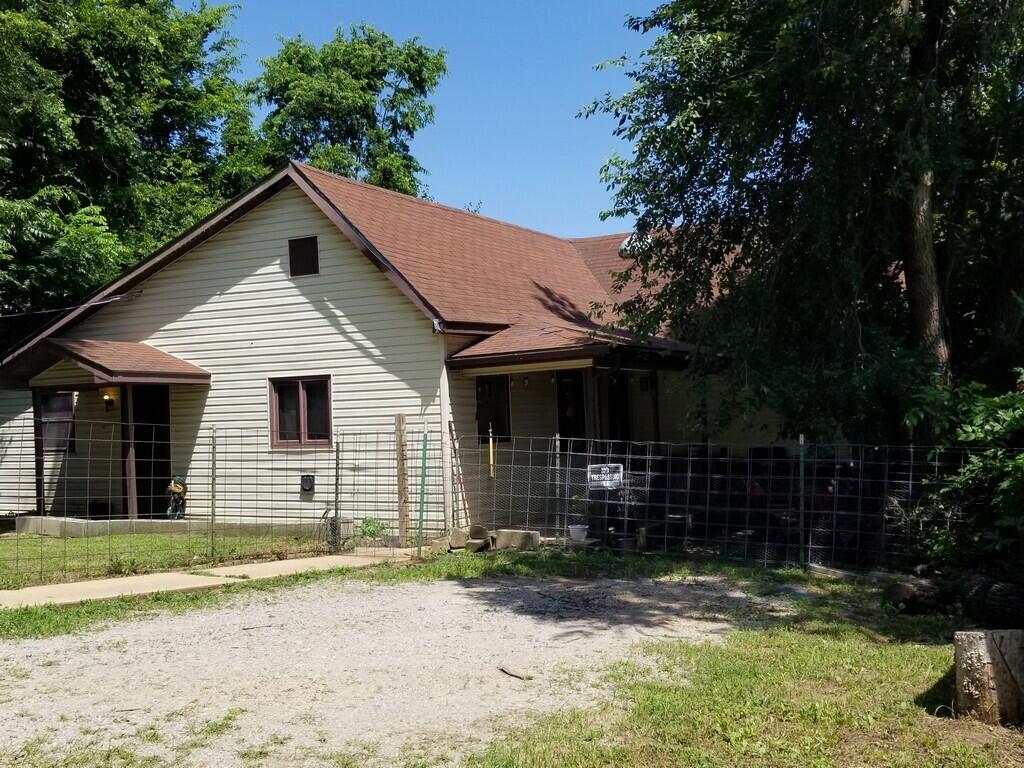 212 West Leyda Street Property Photo 5