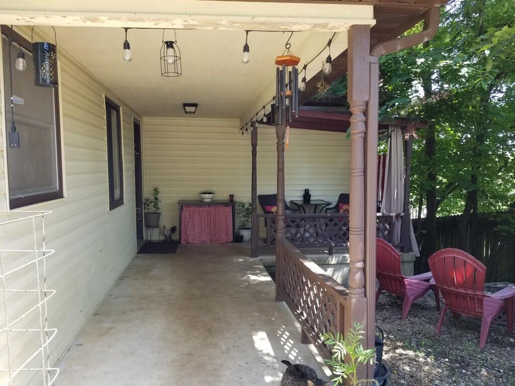 212 West Leyda Street Property Photo 6