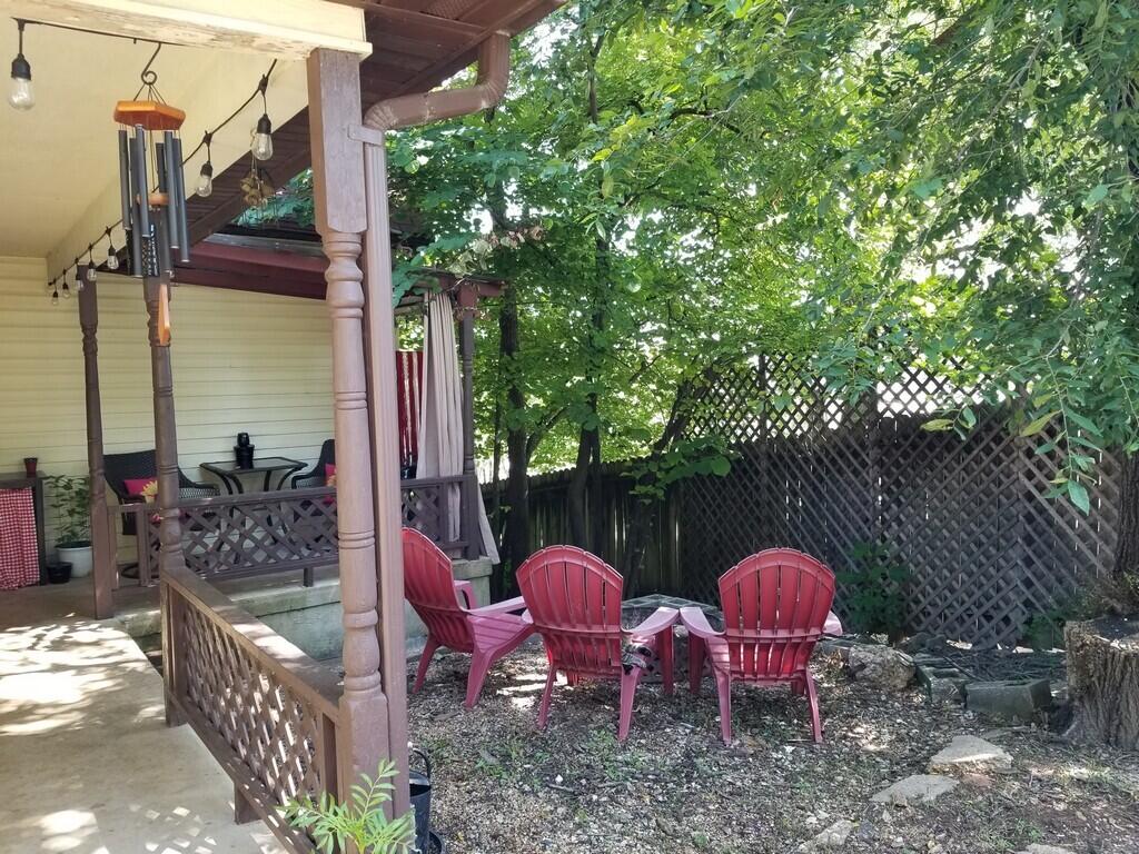 212 West Leyda Street Property Photo 8
