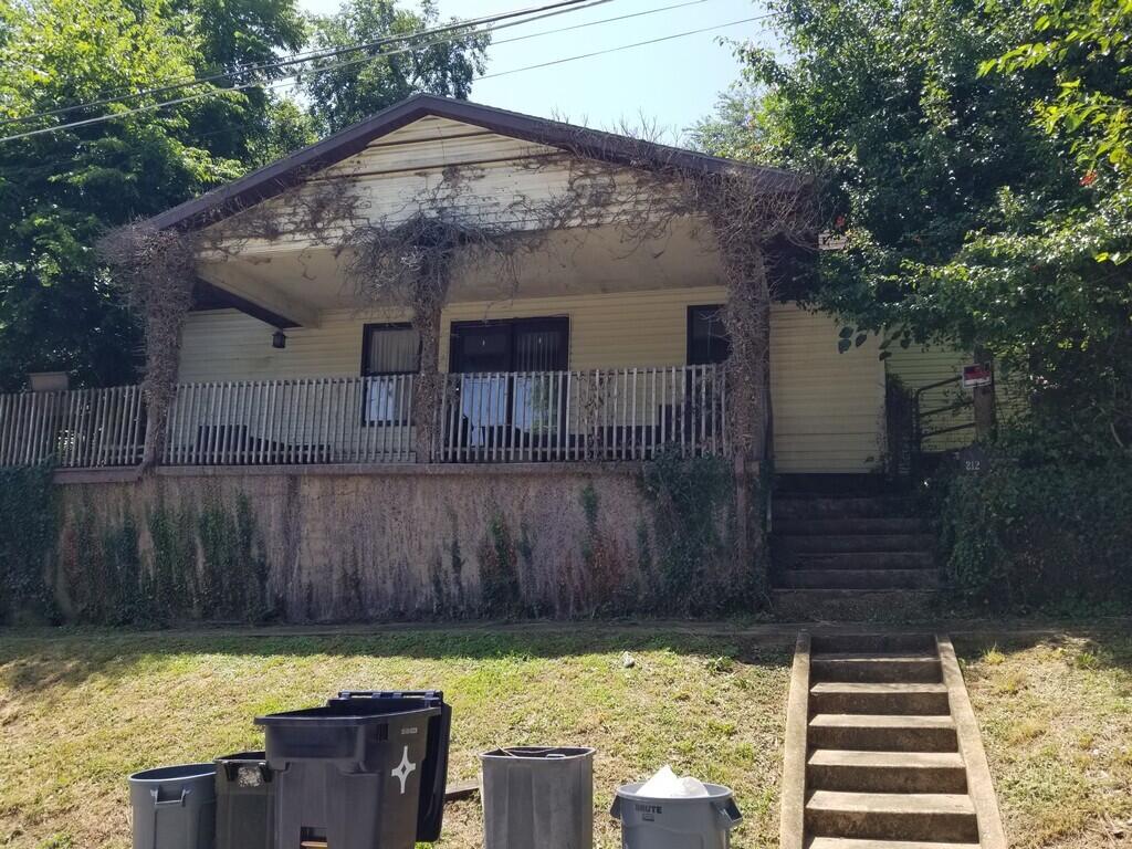 212 West Leyda Street Property Photo 9