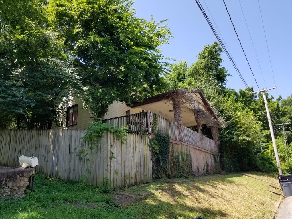 212 West Leyda Street Property Photo 10