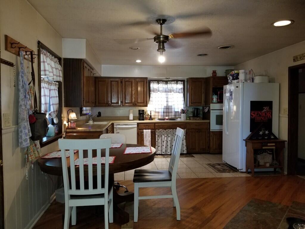 212 West Leyda Street Property Photo 13