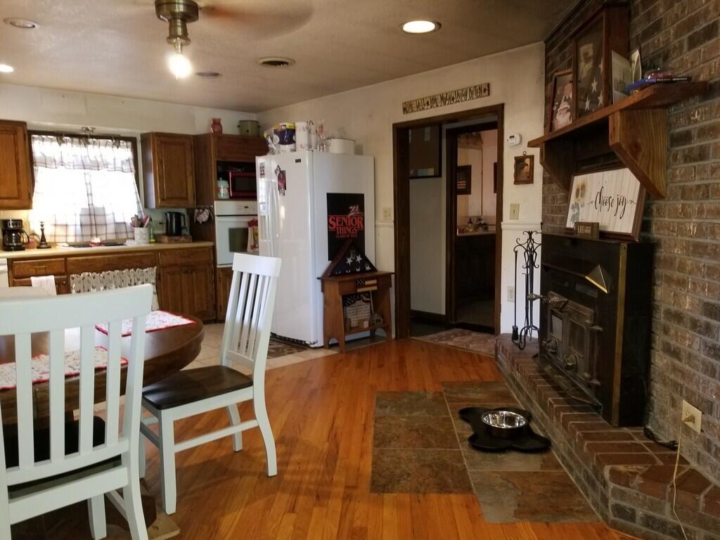 212 West Leyda Street Property Photo 14