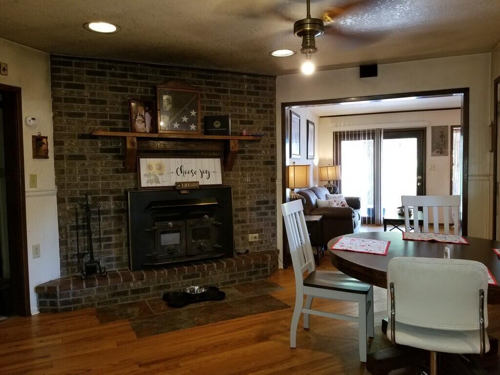 212 West Leyda Street Property Photo 16