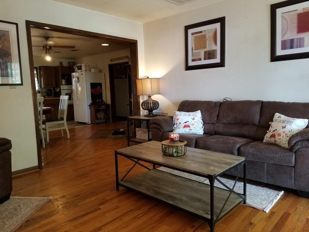 212 West Leyda Street Property Photo 17