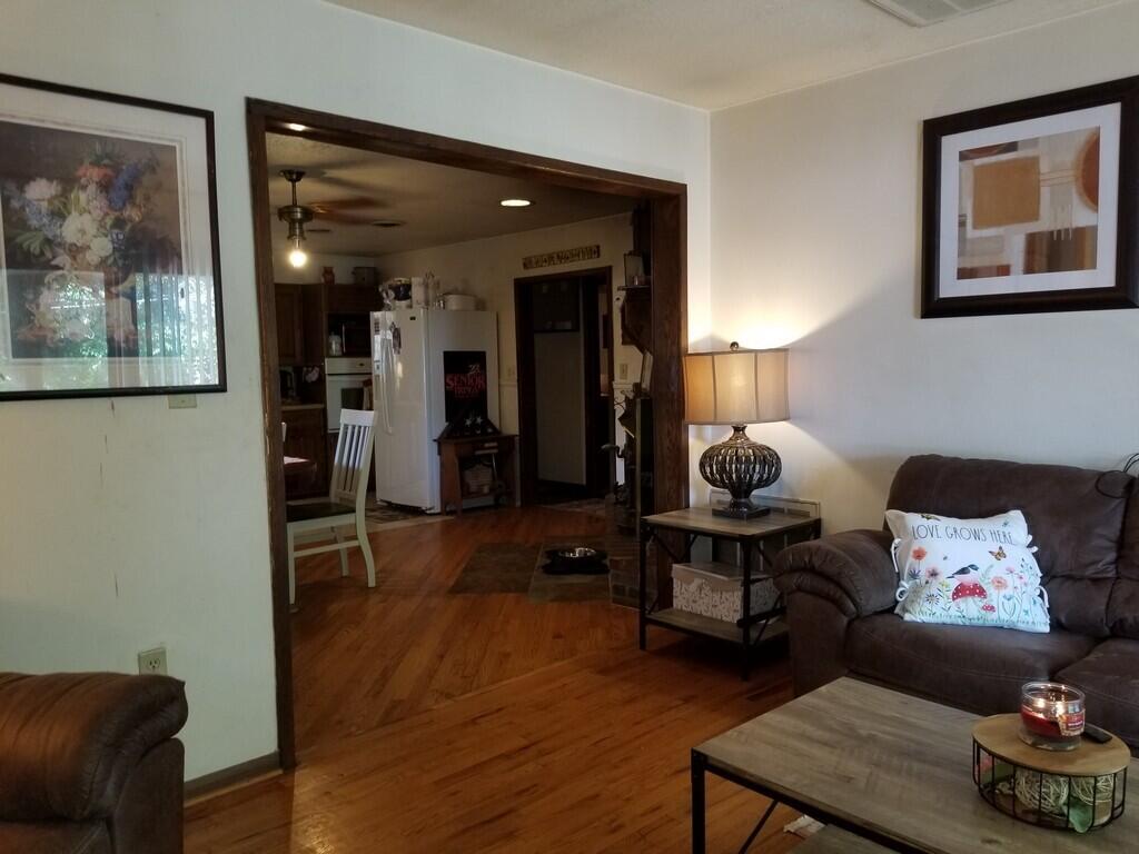 212 West Leyda Street Property Photo 20
