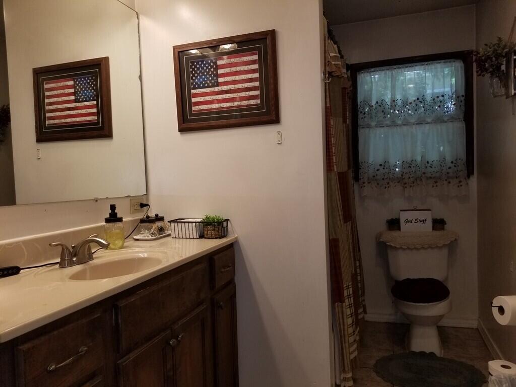 212 West Leyda Street Property Photo 27