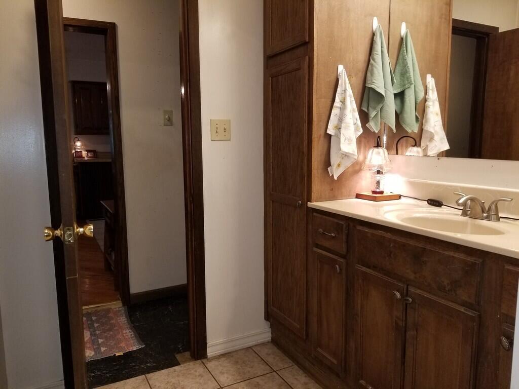 212 West Leyda Street Property Photo 29