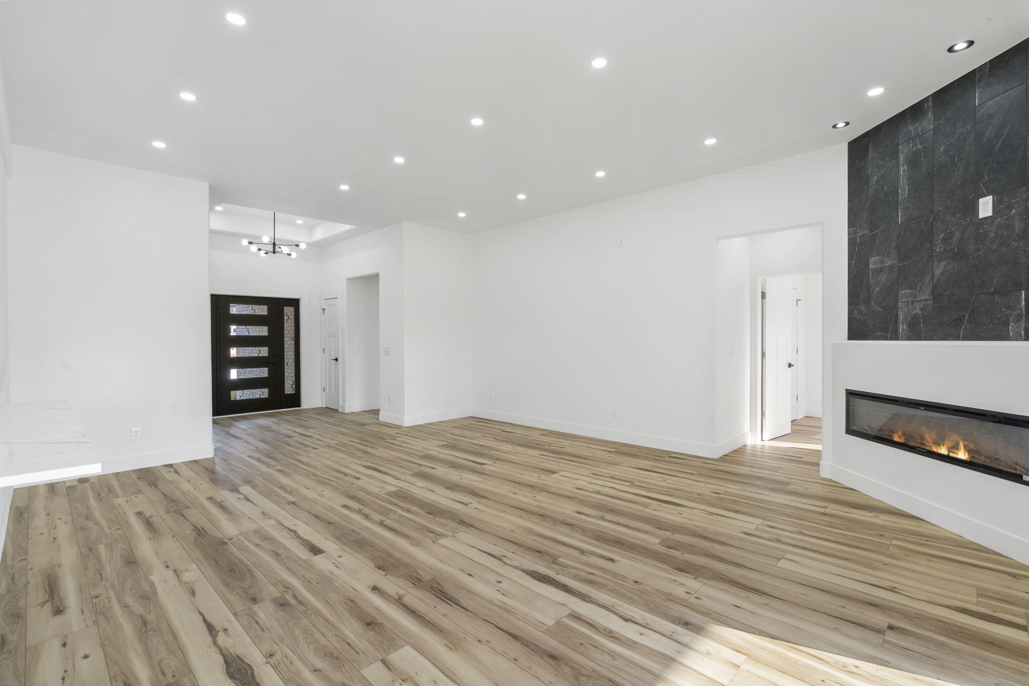 2048 North Sun Valley Drive Property Photo 4