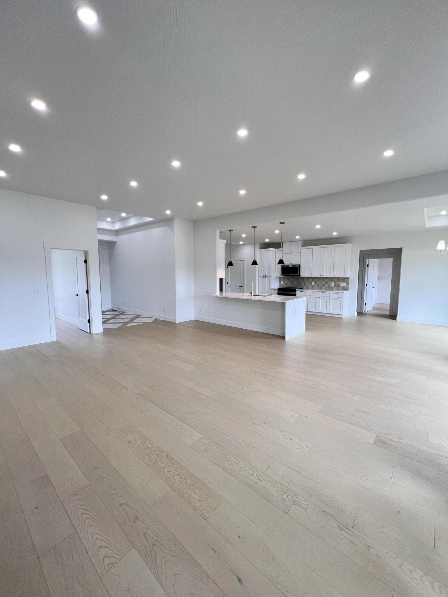 2090 North Silver Charm Avenue Property Photo 8