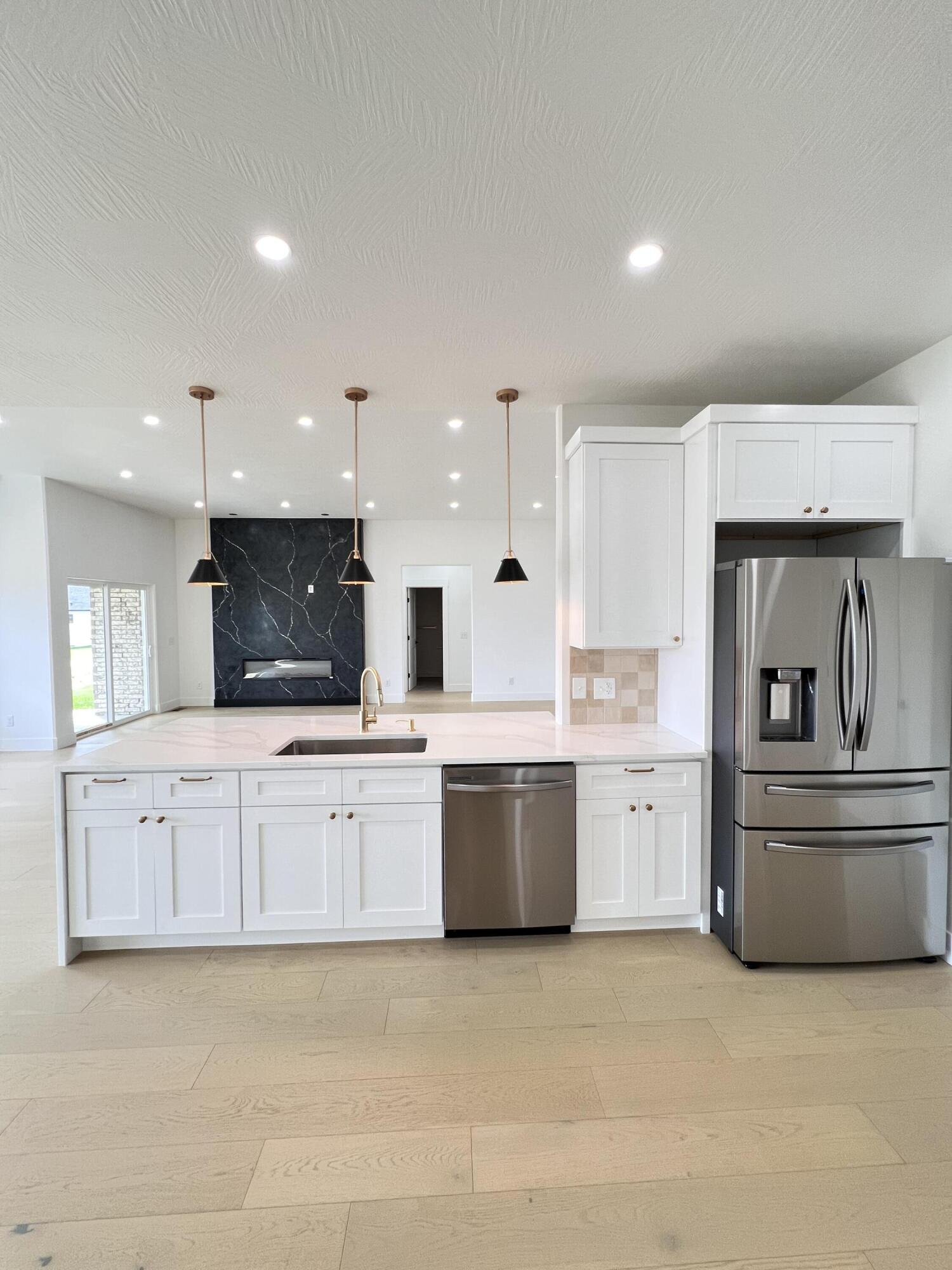 2090 North Silver Charm Avenue Property Photo 9
