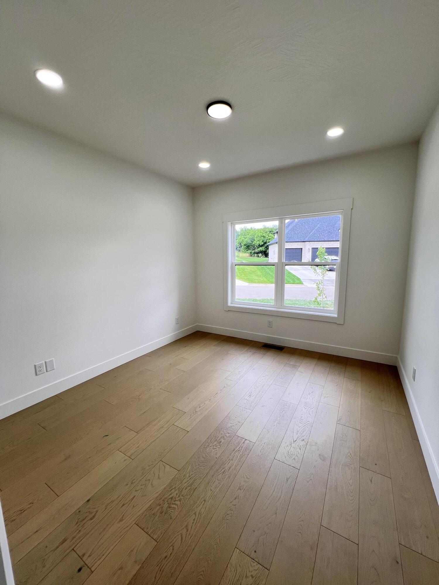 2090 North Silver Charm Avenue Property Photo 22