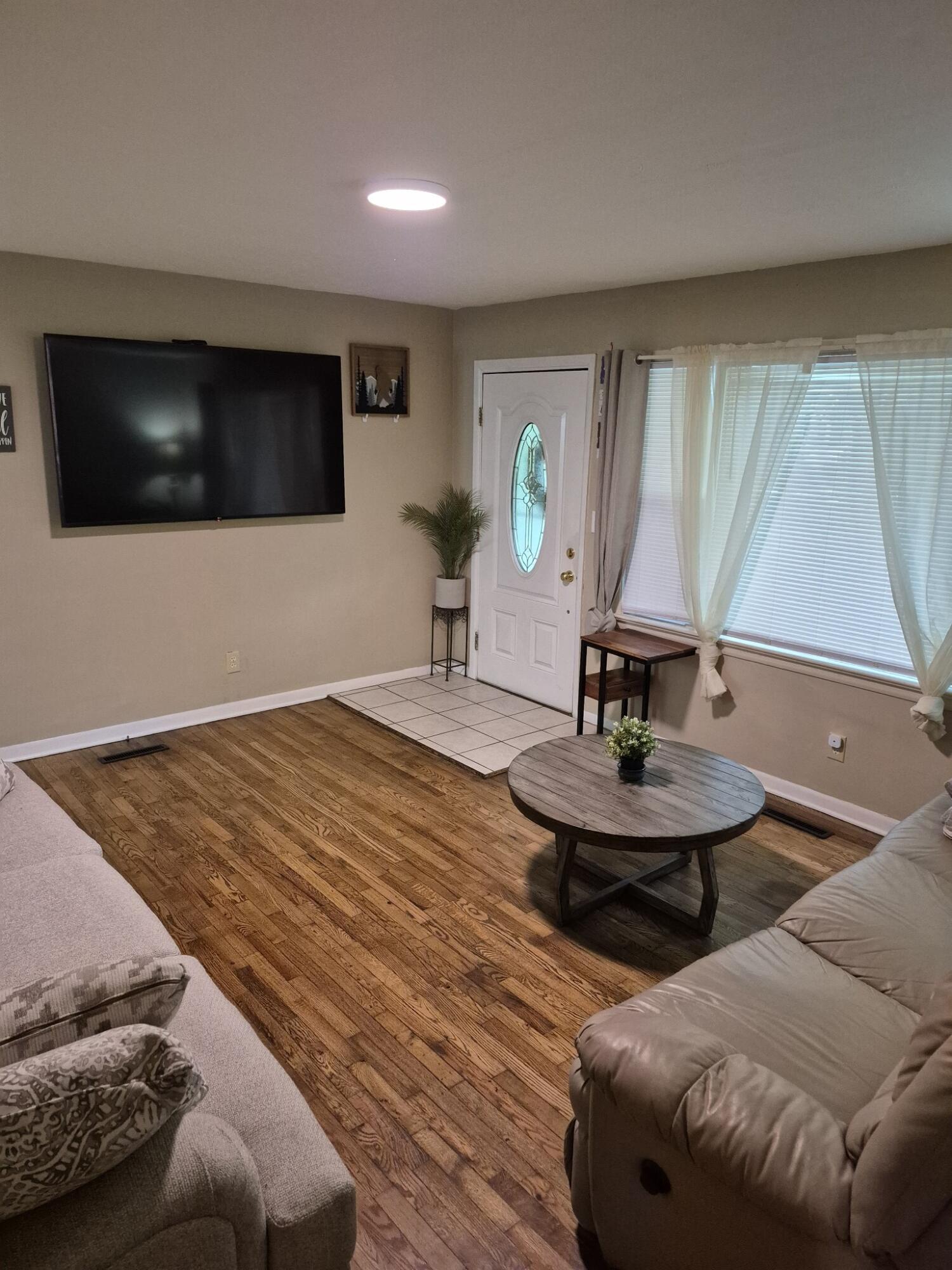 1917 South Weaver Avenue Property Photo 3