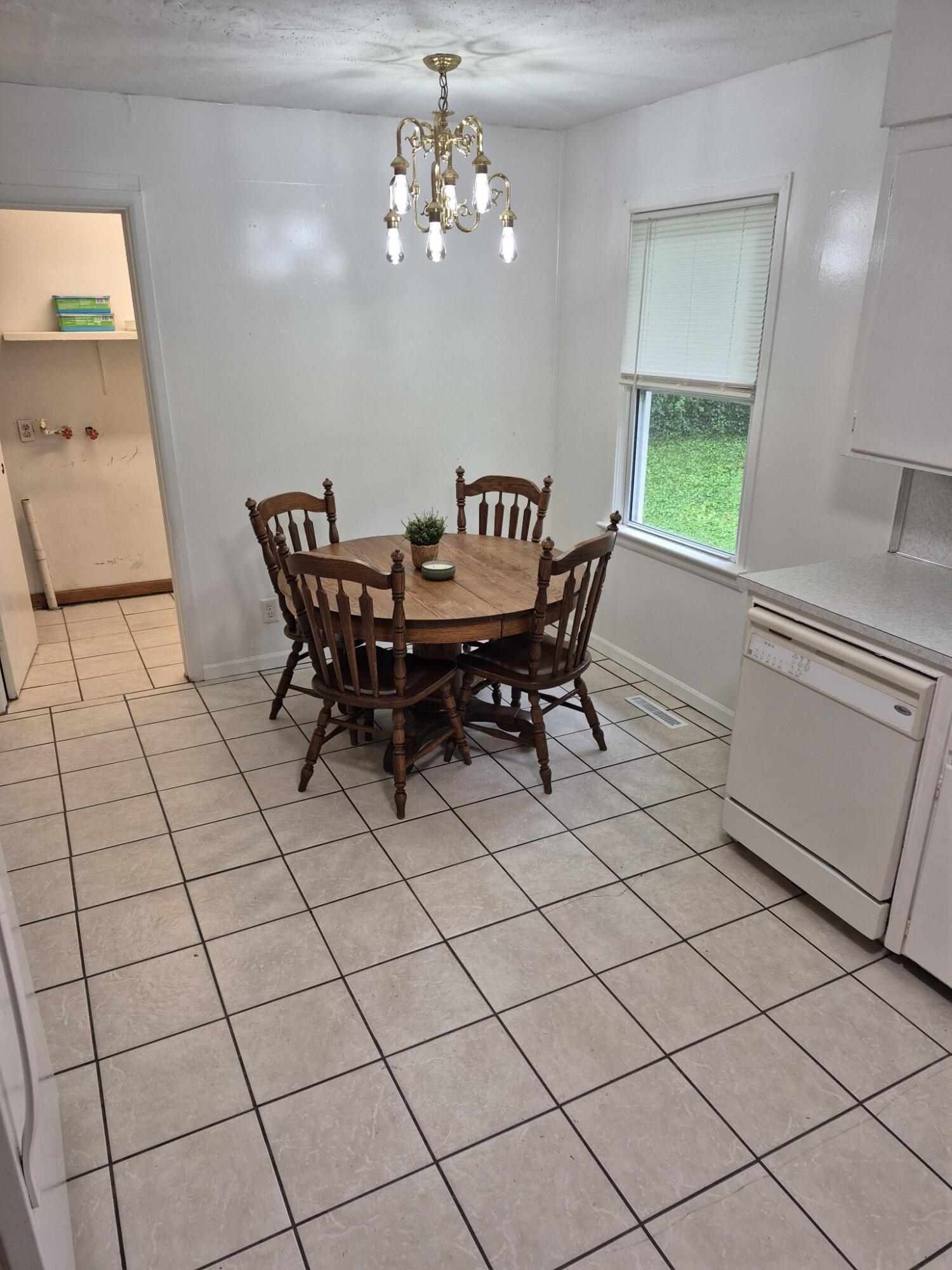 1917 South Weaver Avenue Property Photo 9