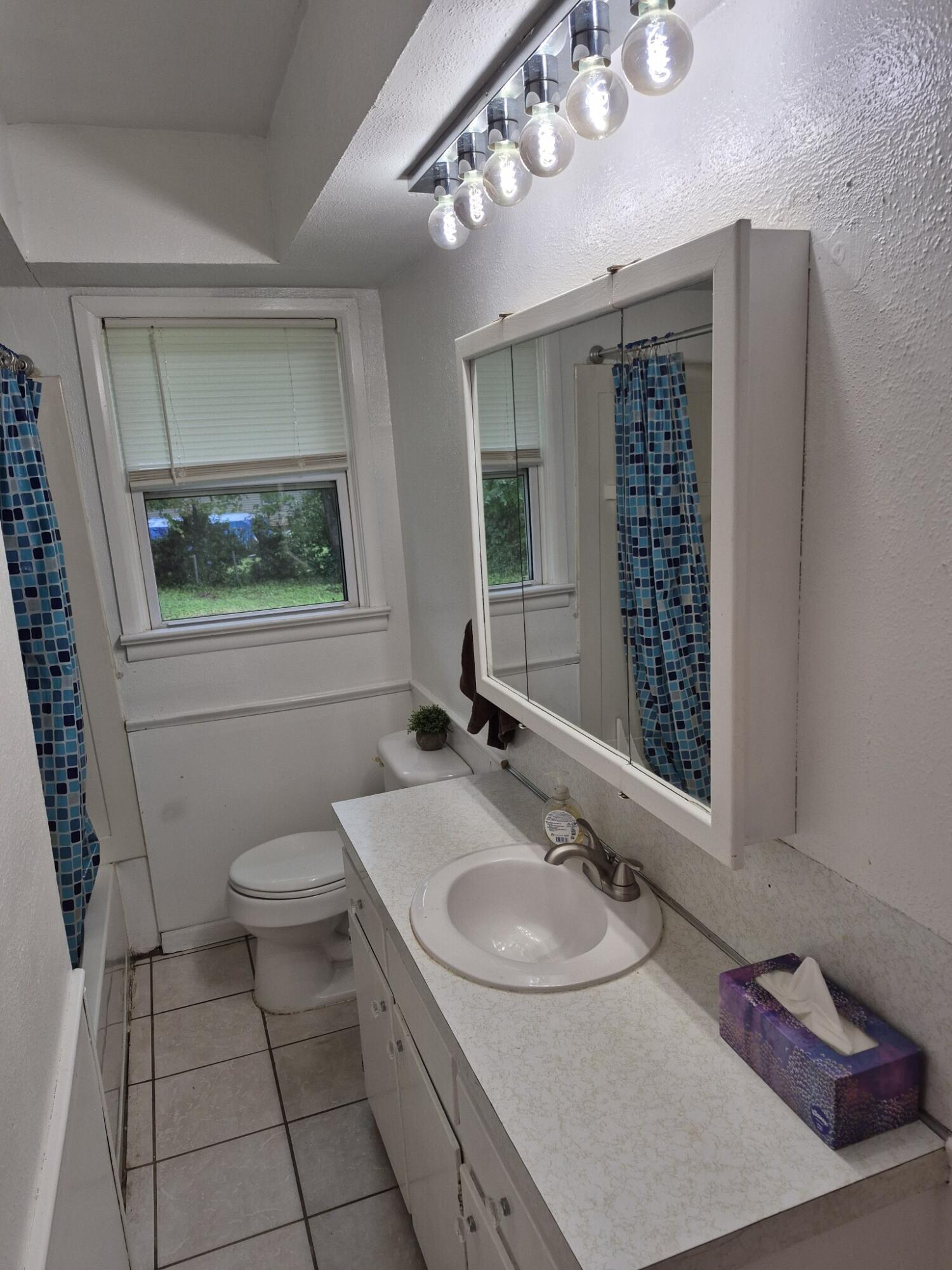 1917 South Weaver Avenue Property Photo 12