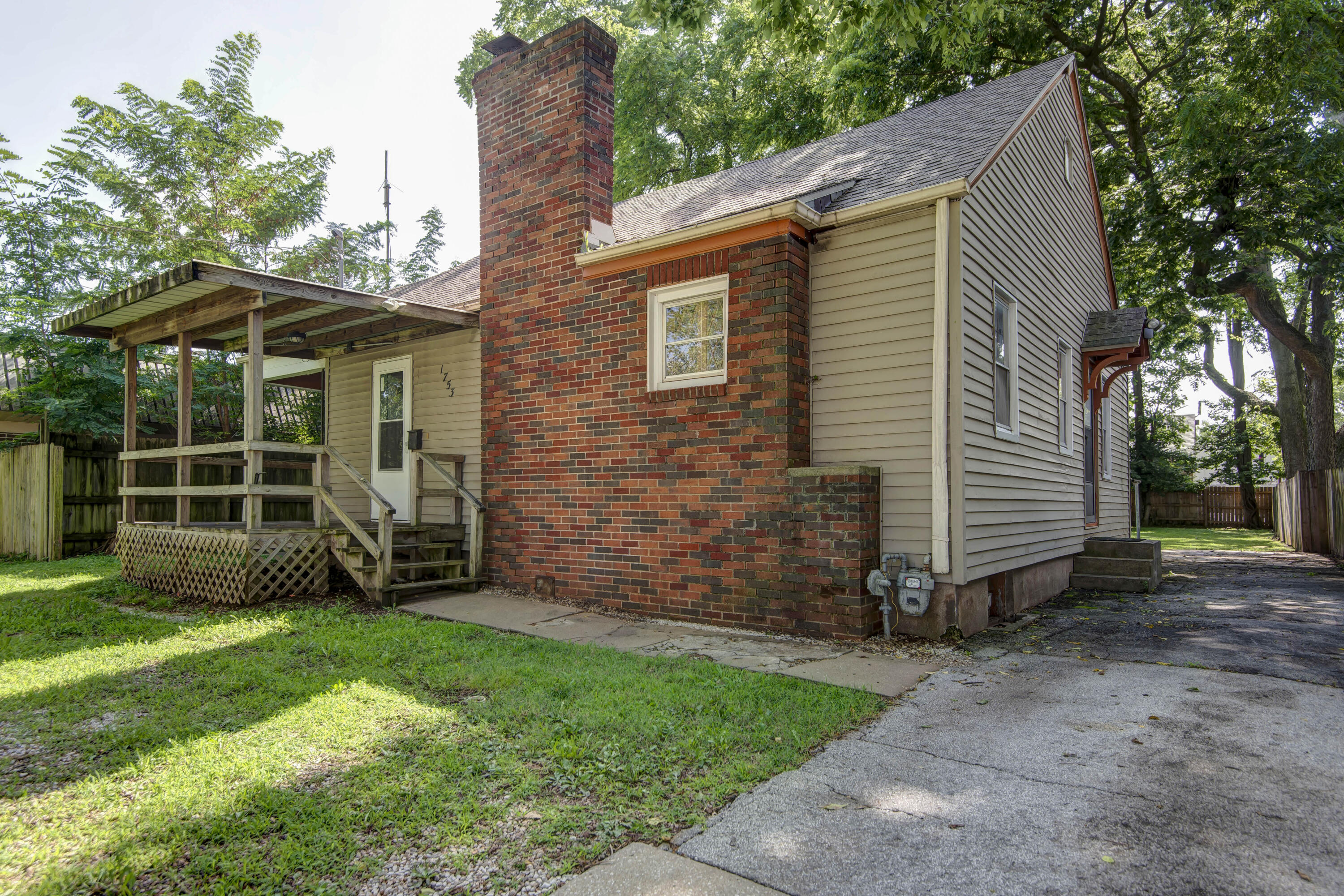 1753 South Jefferson Avenue Property Photo 1