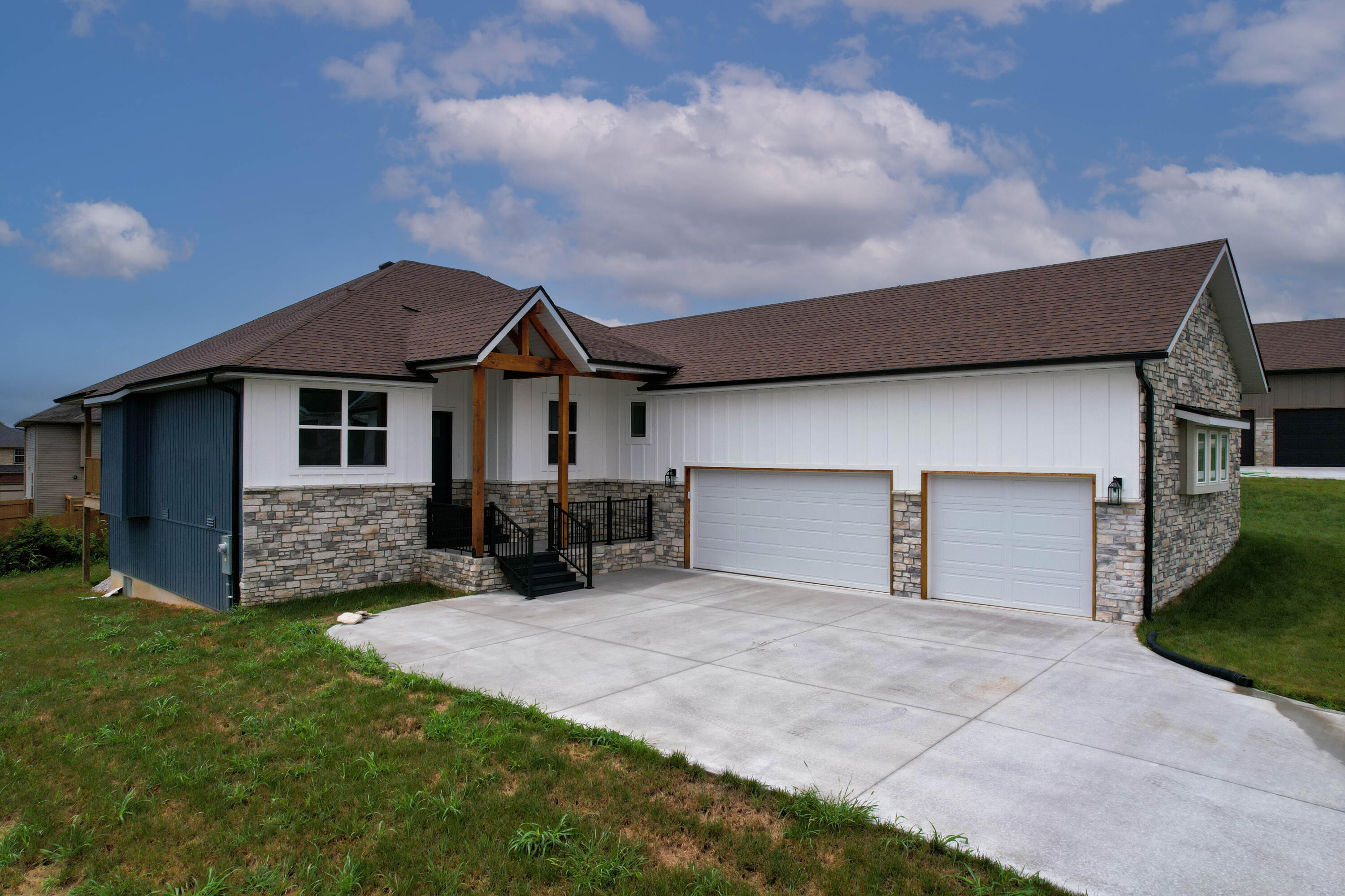 2212 Braxton Court Property Photo 2