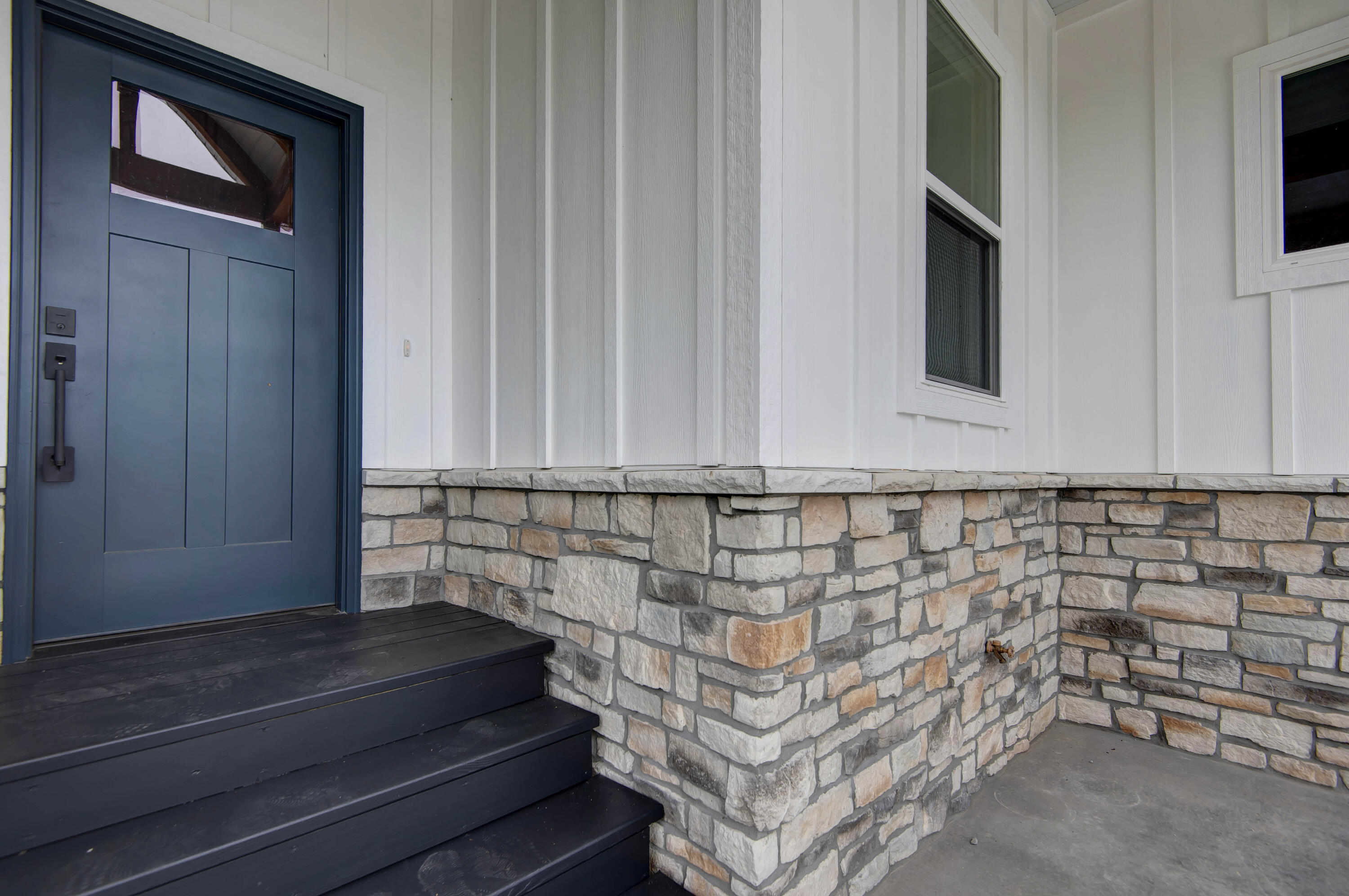 2212 Braxton Court Property Photo 3