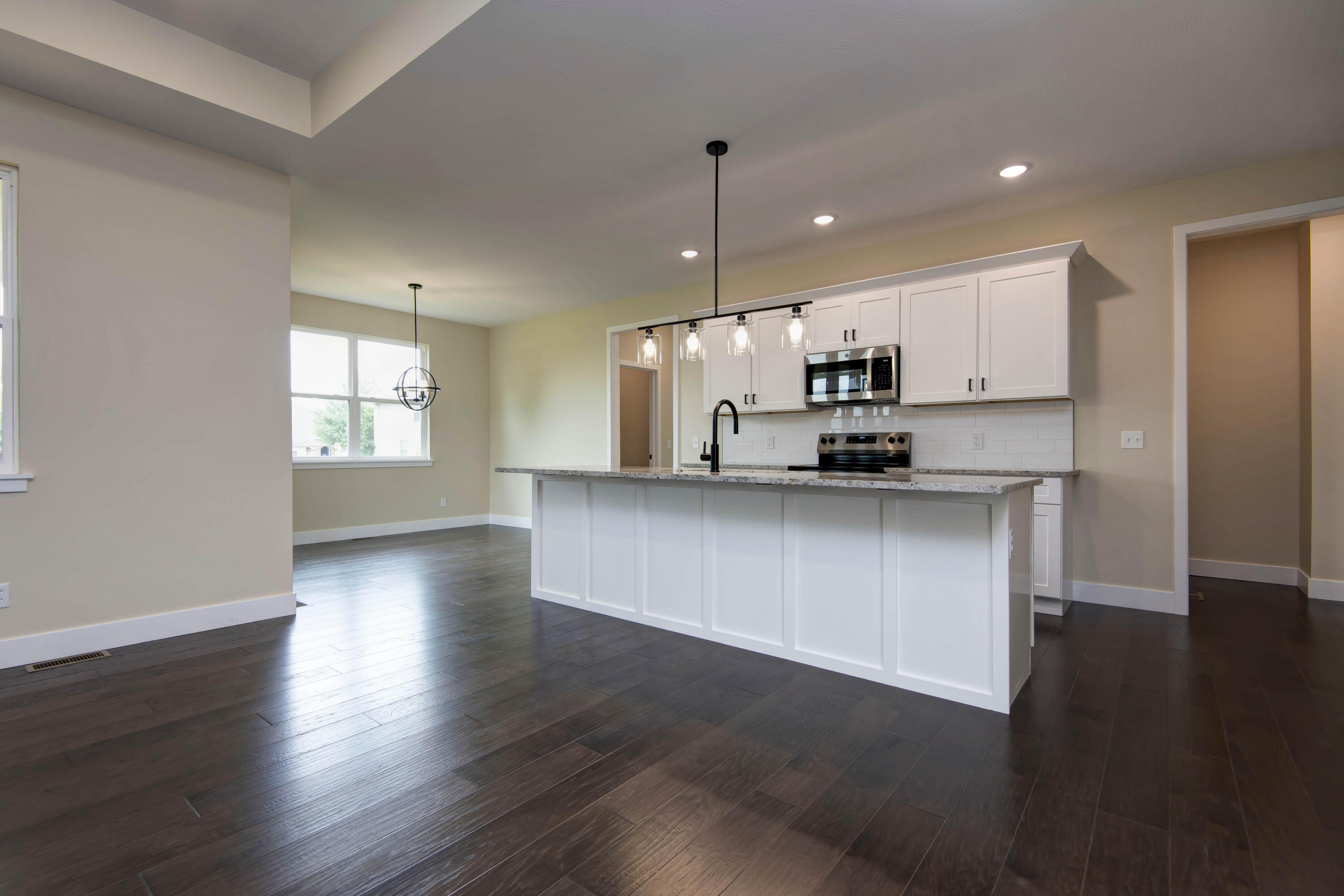 2212 Braxton Court Property Photo 5