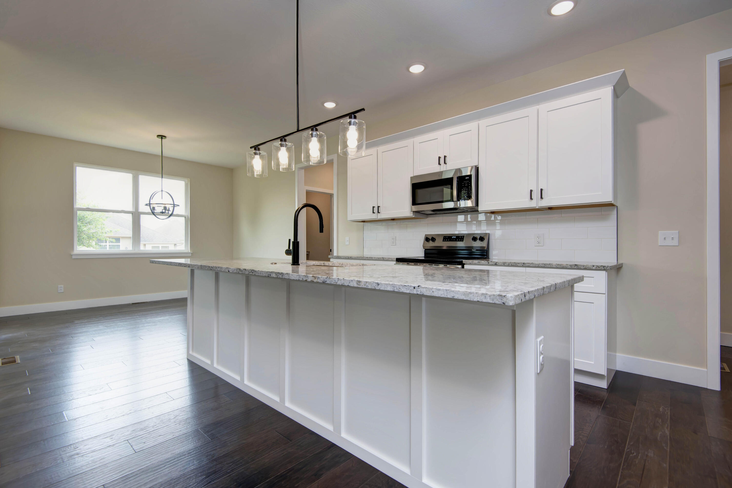 2212 Braxton Court Property Photo 6