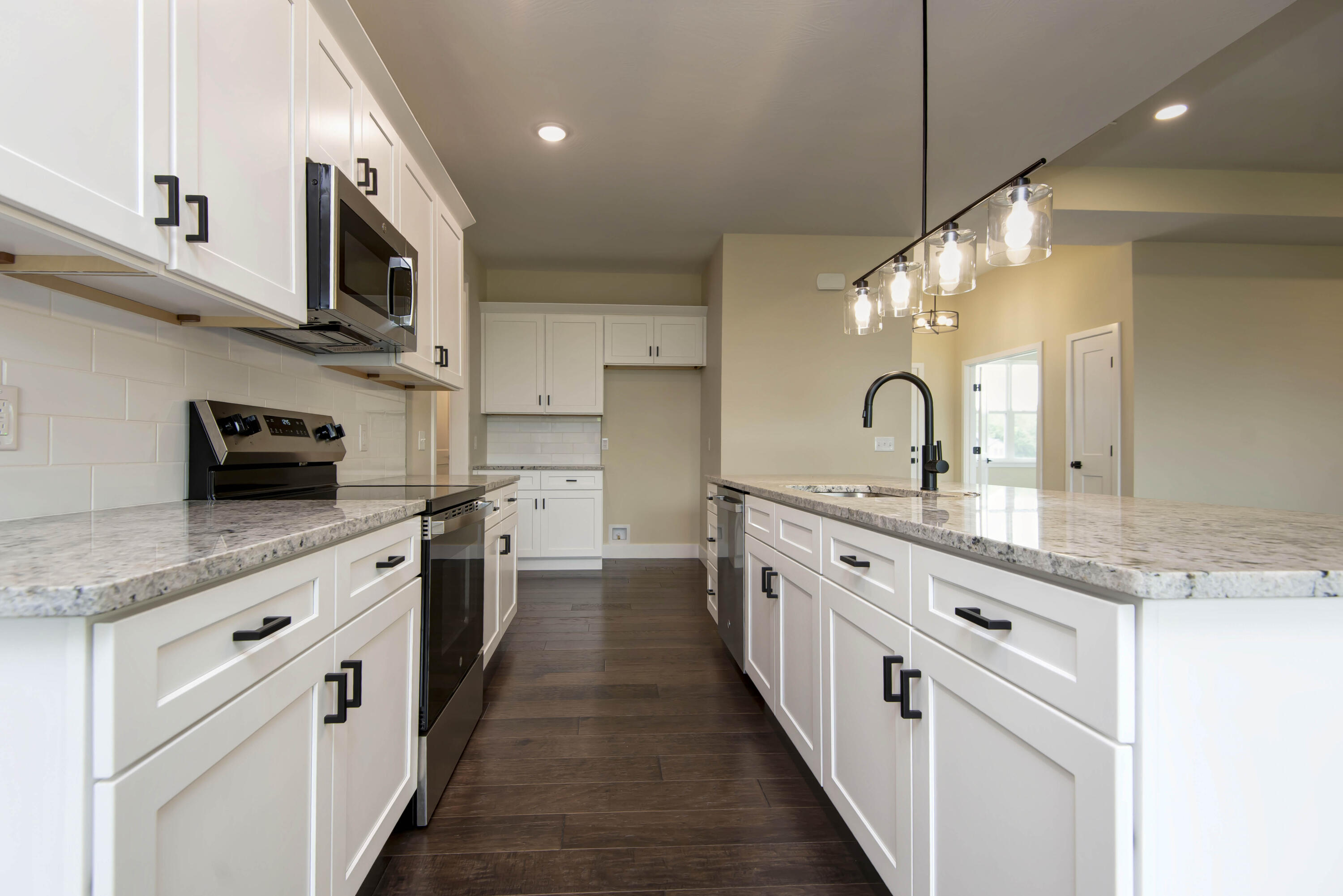 2212 Braxton Court Property Photo 10