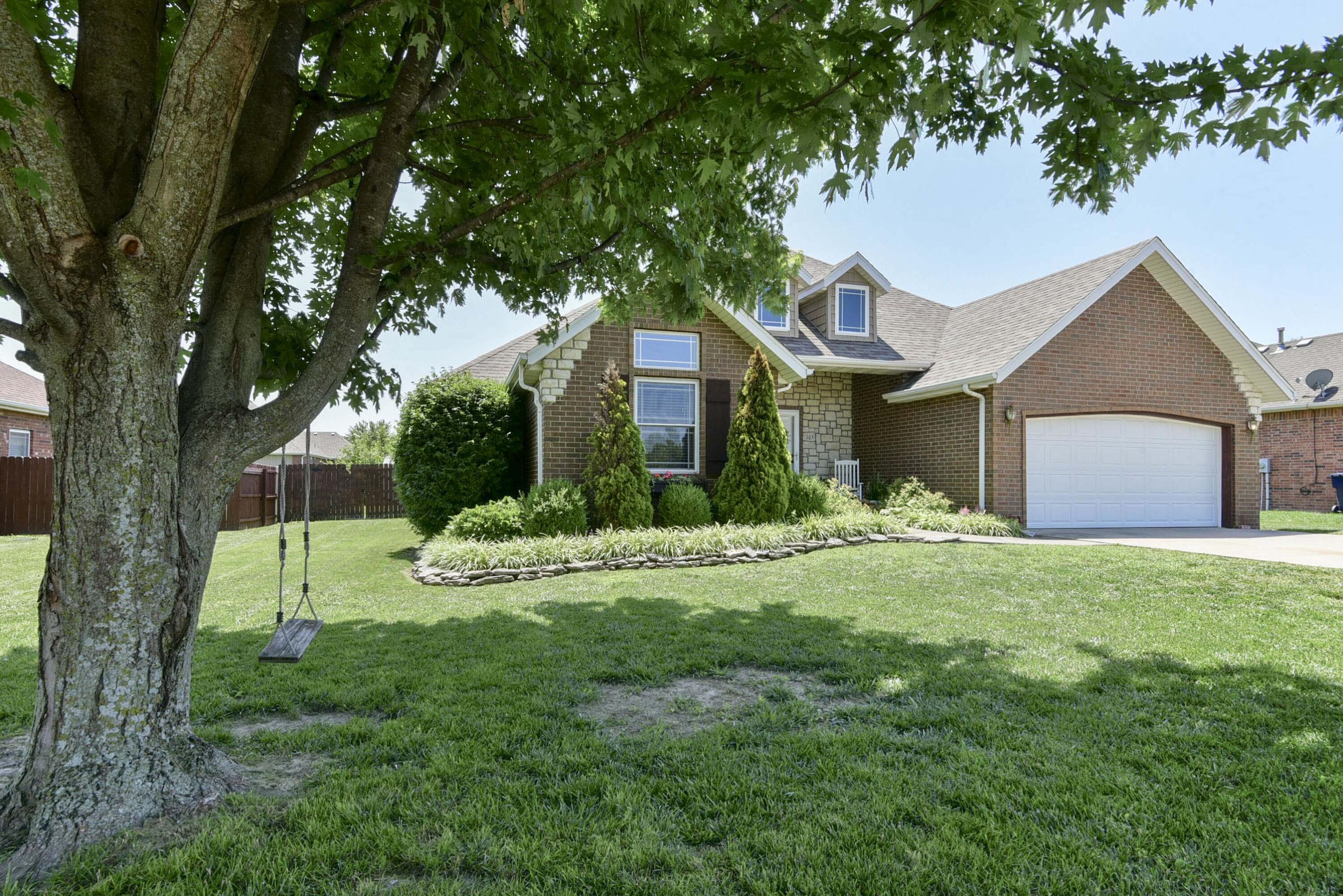 105 Deer Run Property Photo 3
