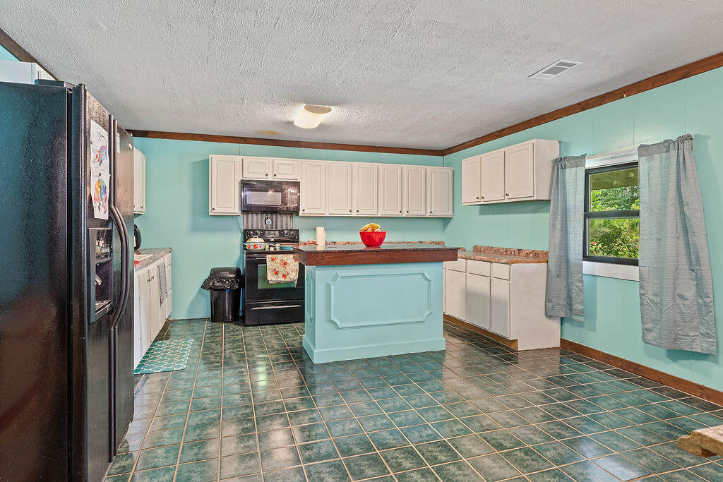 16890 Hurt Road Property Photo 11