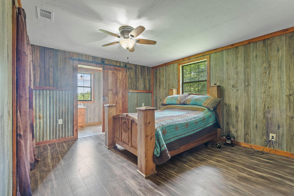 16890 Hurt Road Property Photo 13