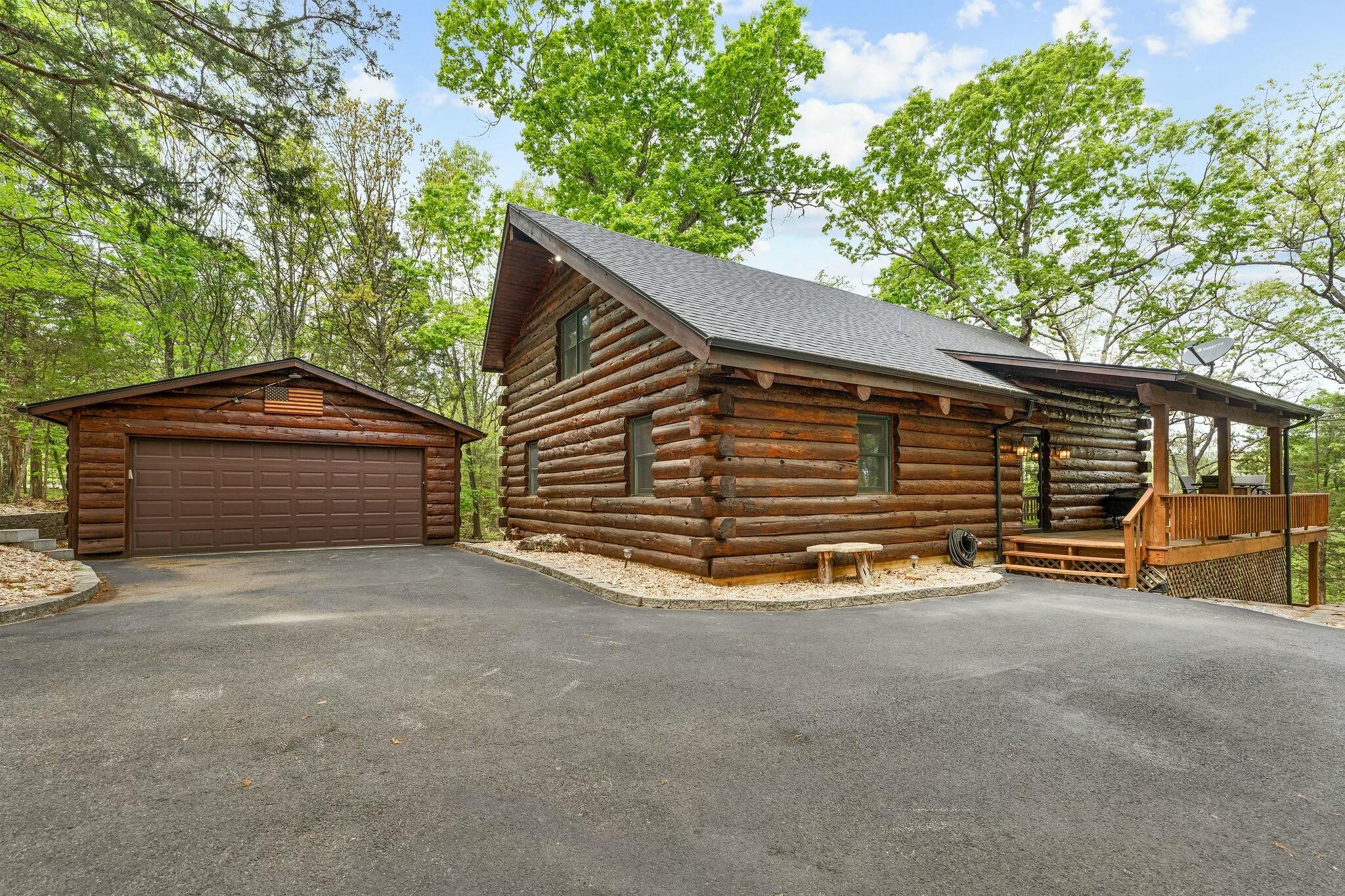 646 Crystal Beach Circle Property Photo 2