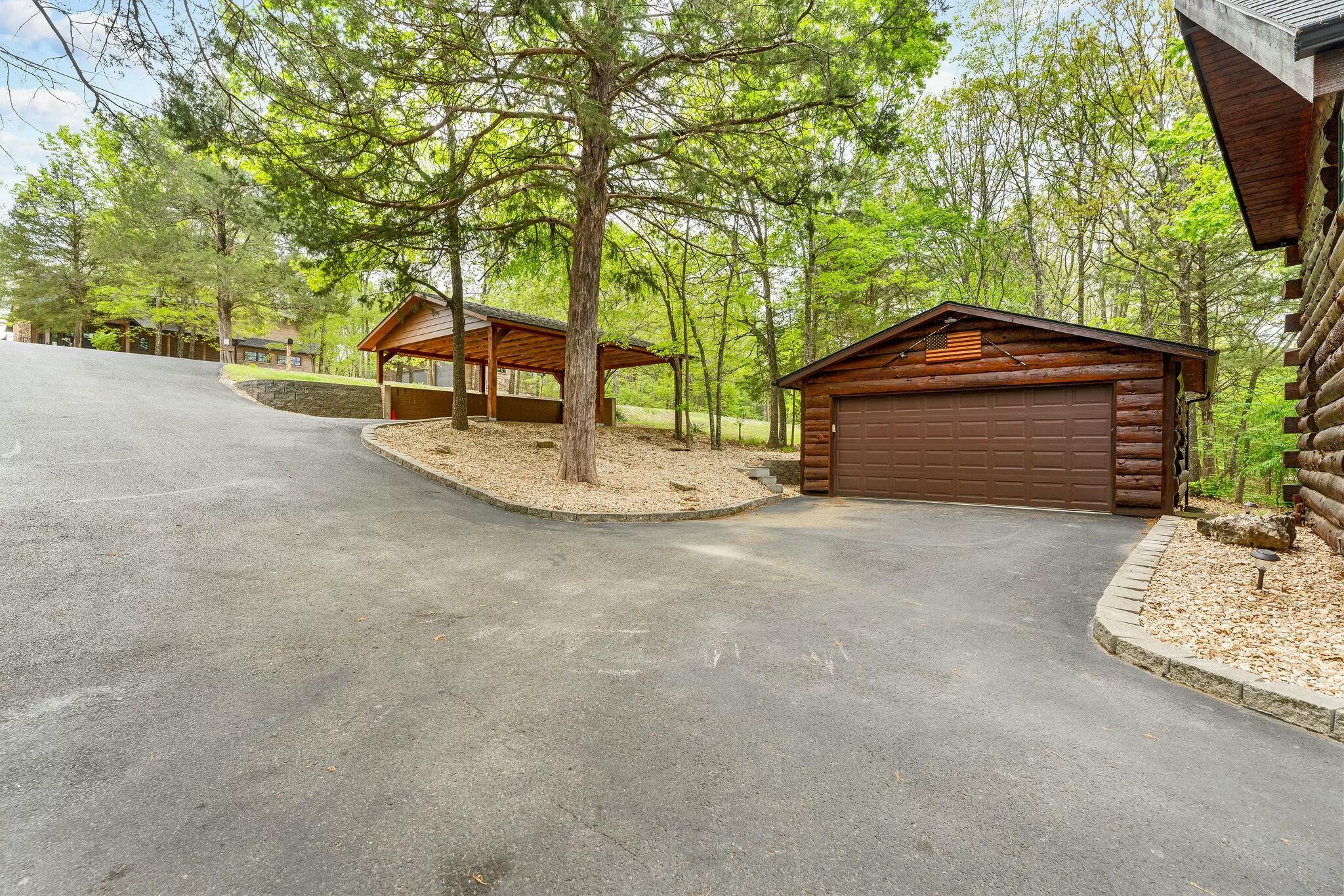 646 Crystal Beach Circle Property Photo 4