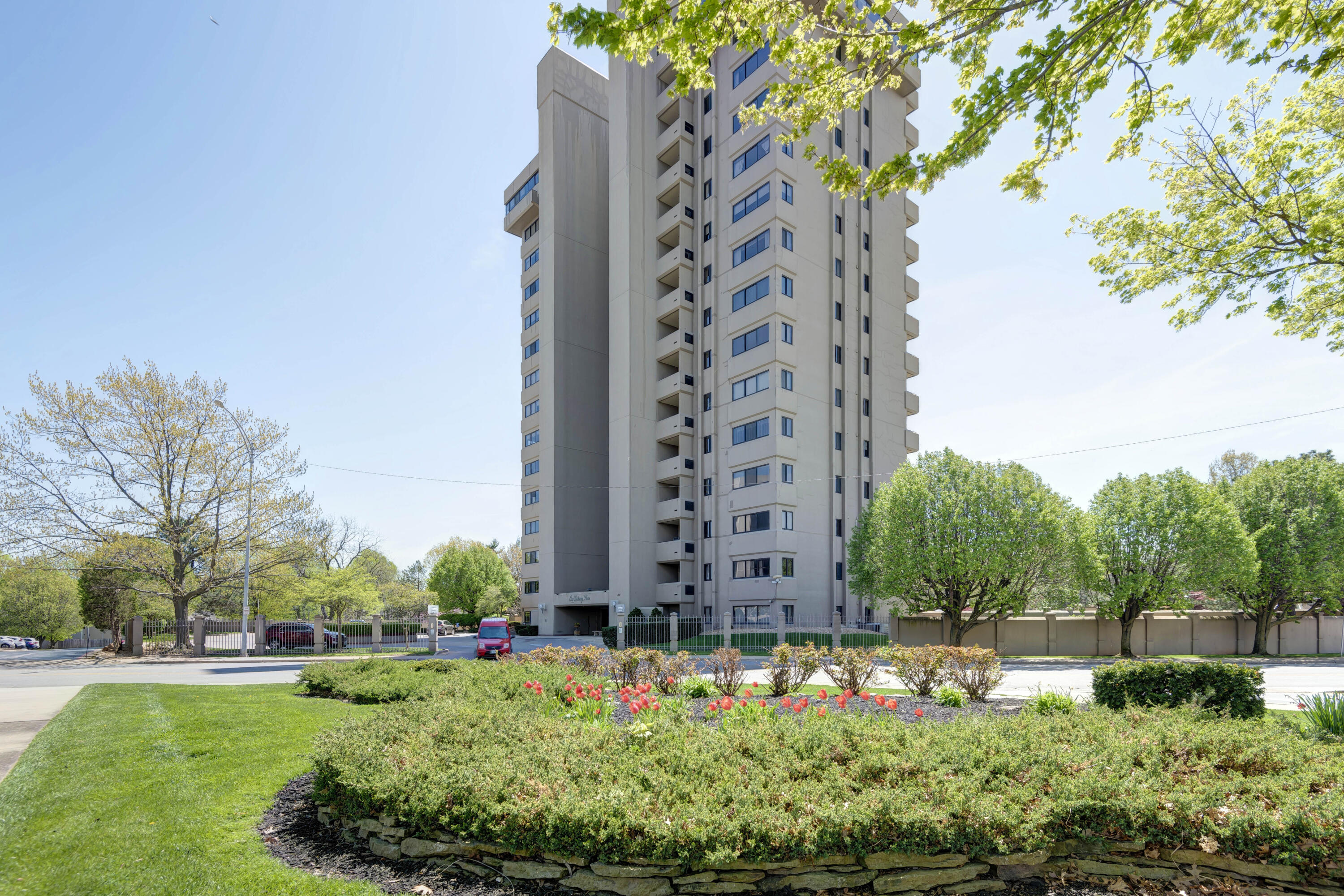 350 South John Q Hammons Parkway Property Photo 1