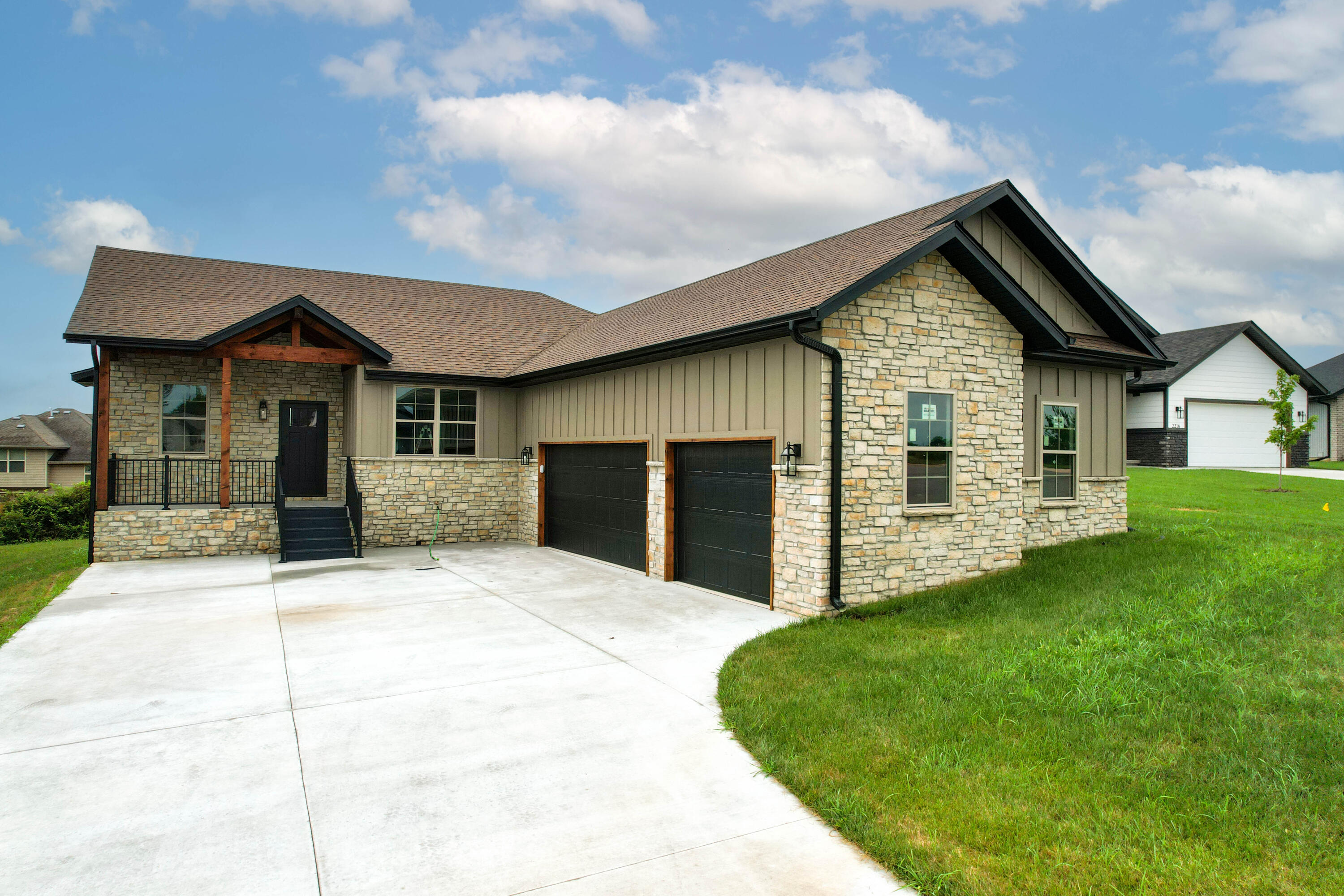 2214 Braxton Court Property Photo 1