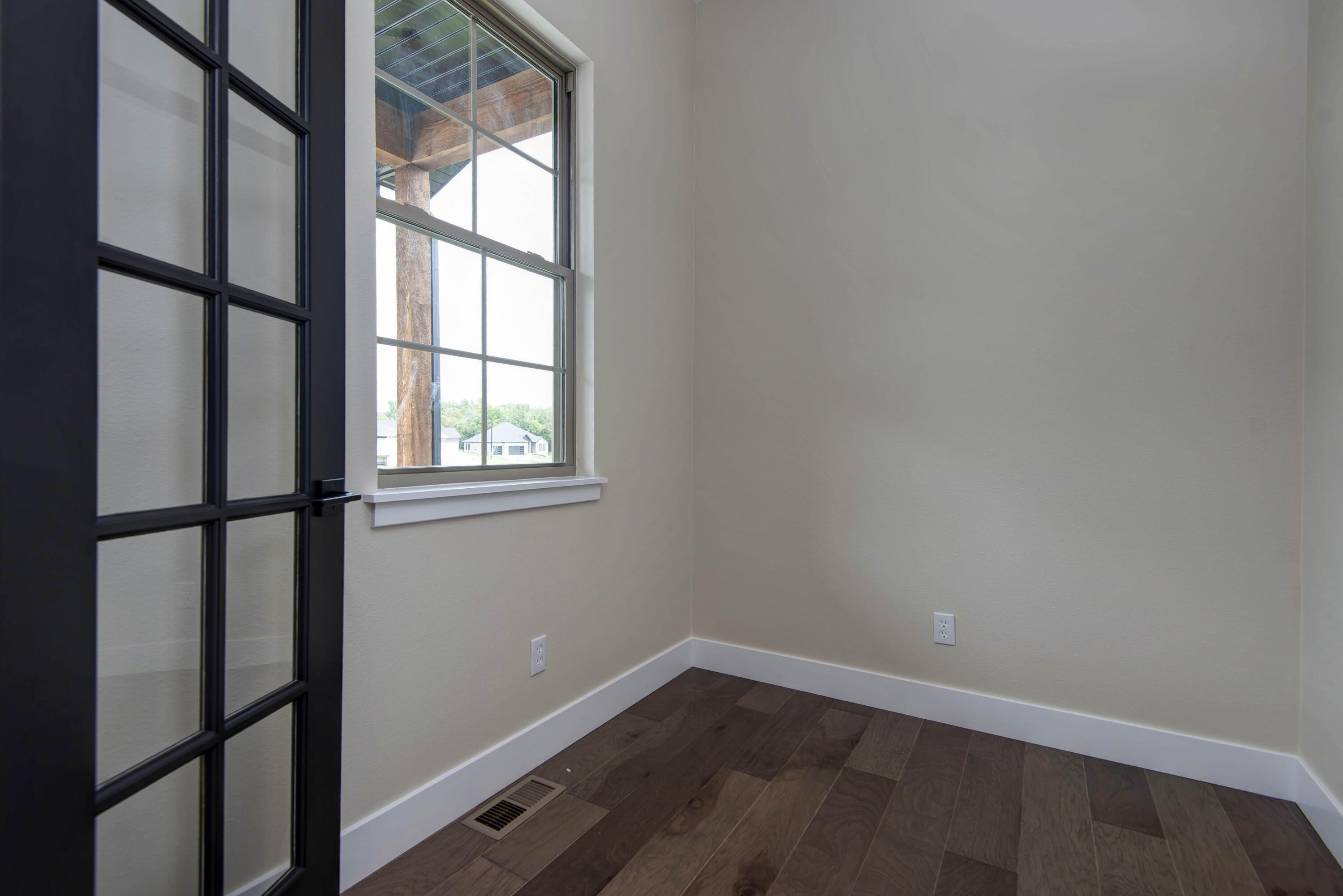 2214 Braxton Court Property Photo 4